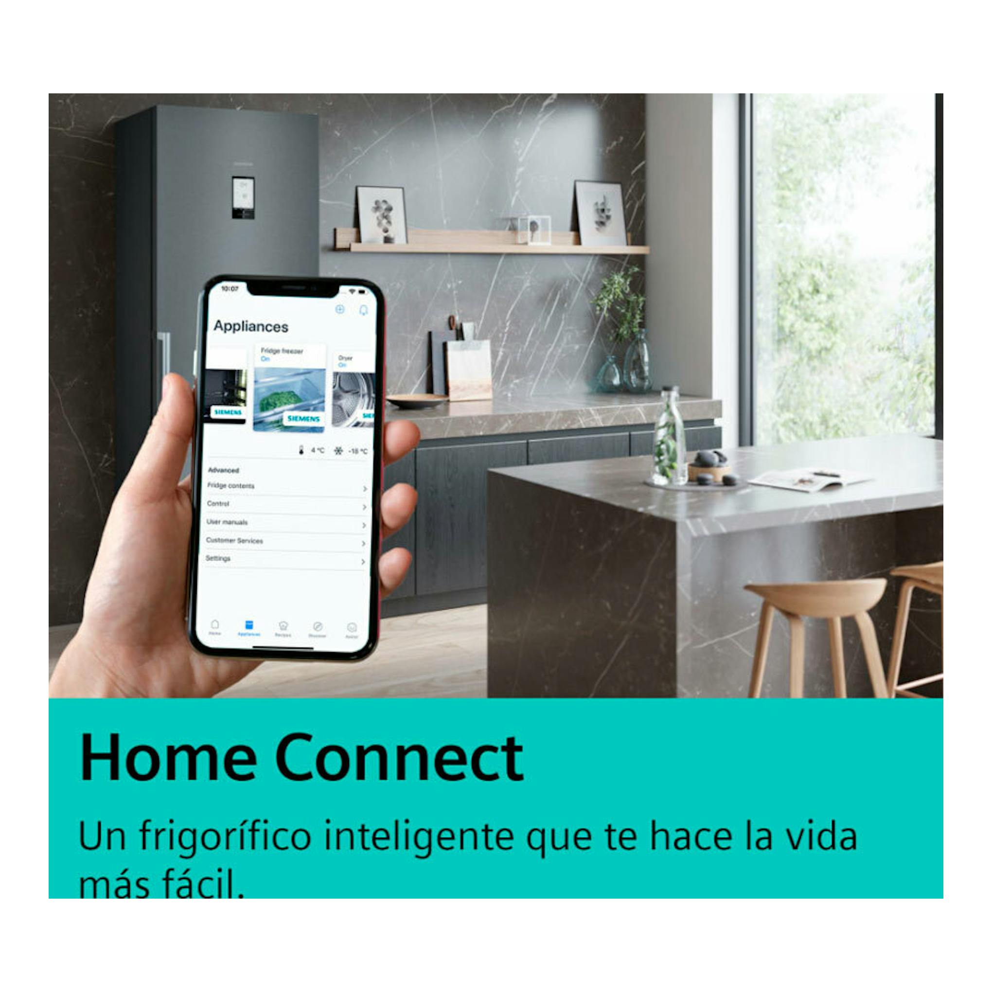 Frigorífico americano Siemens KF96DAXEA grafito en cocina moderna, con móvil mostrando la app Home Connect.