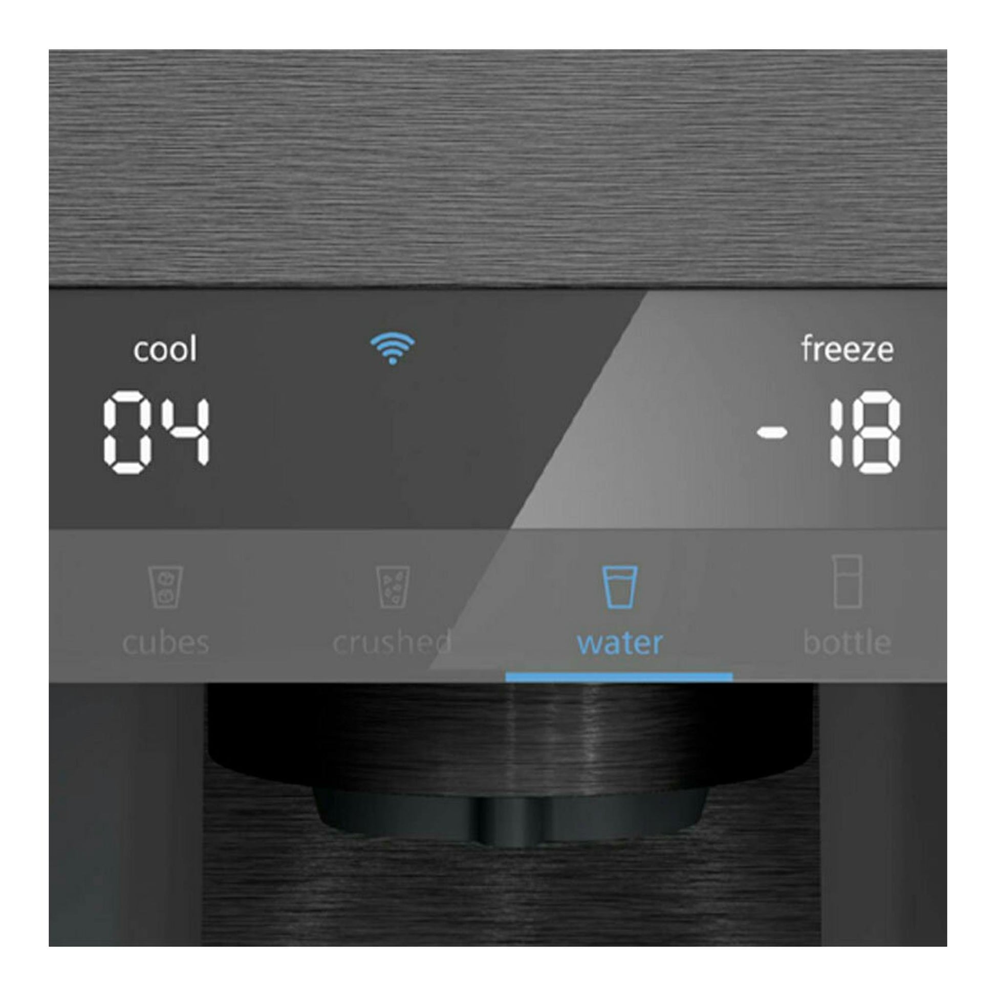 Primer plano del dispensador de un frigorífico Siemens KF96DPXEA inox negro, con pantalla y grifo de agua.