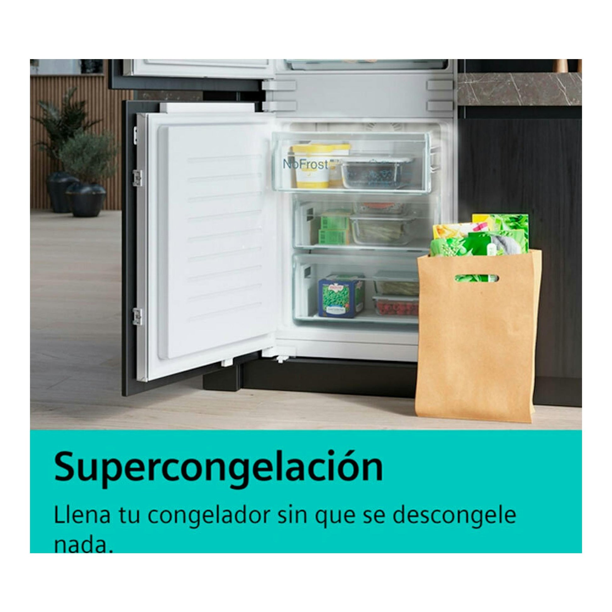 Frigorífico americano Siemens KF96RSBEA negro, con puerta del congelador abierta y cajones visibles.