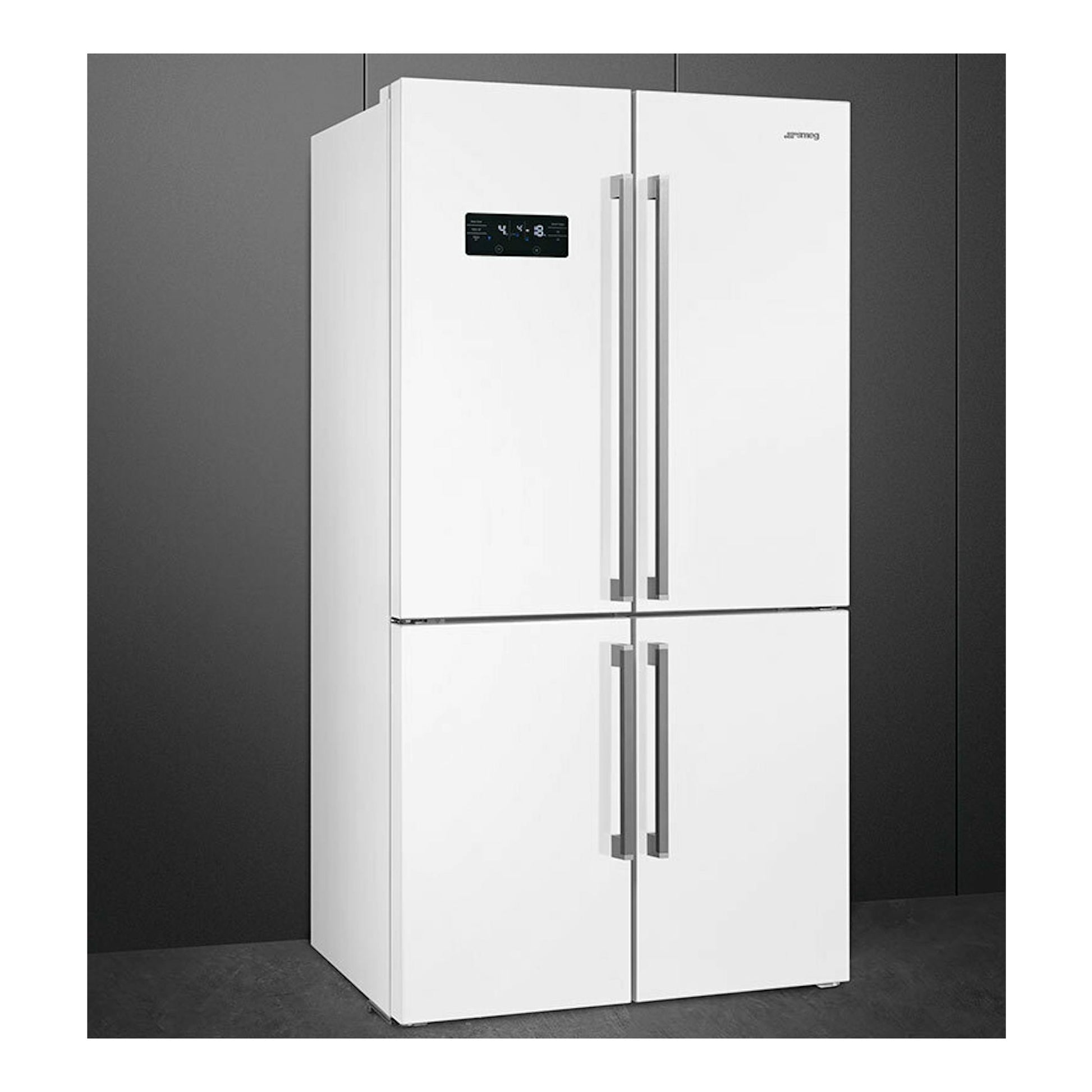 Frigorífico americano Smeg FQ60BDE blanco, vista frontal, con cuatro puertas y panel digital.