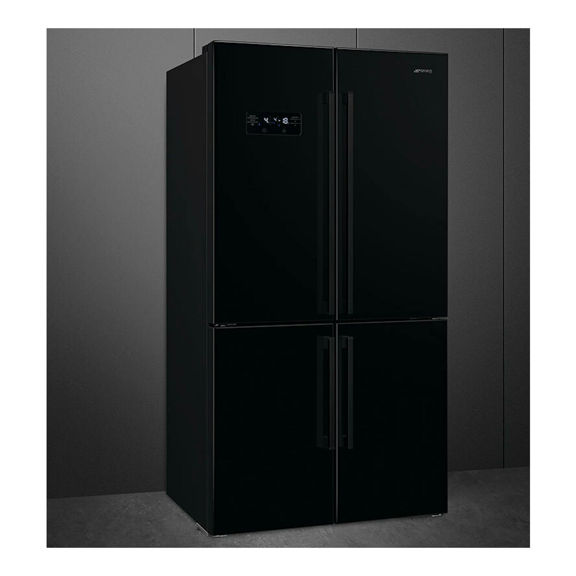 Frigorífico americano Smeg FQ60NDE negro, vista frontal, cuatro puertas y panel digital.