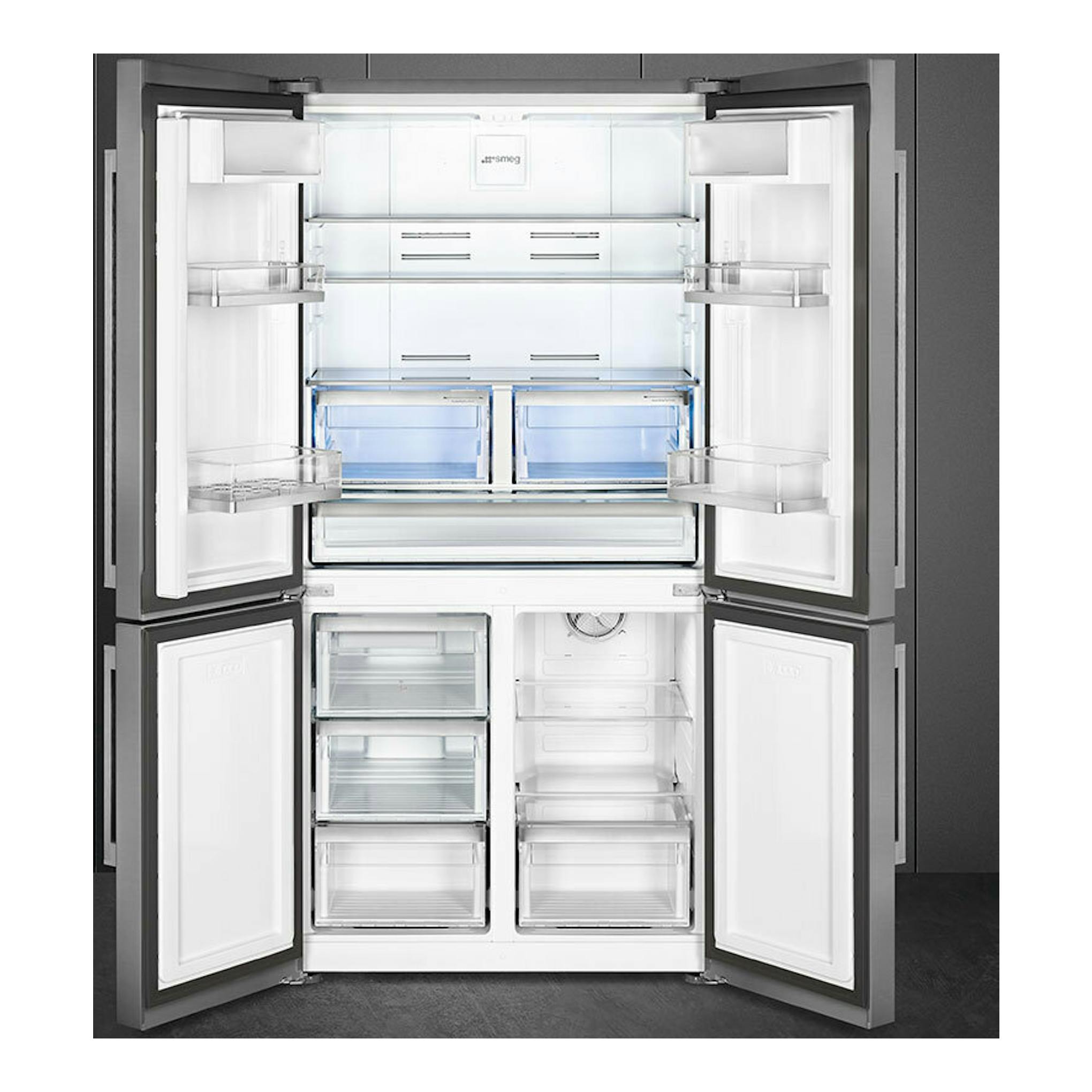 Frigorífico americano Smeg FQ60XDE inox, vista frontal con puertas abiertas e interior blanco iluminado.
