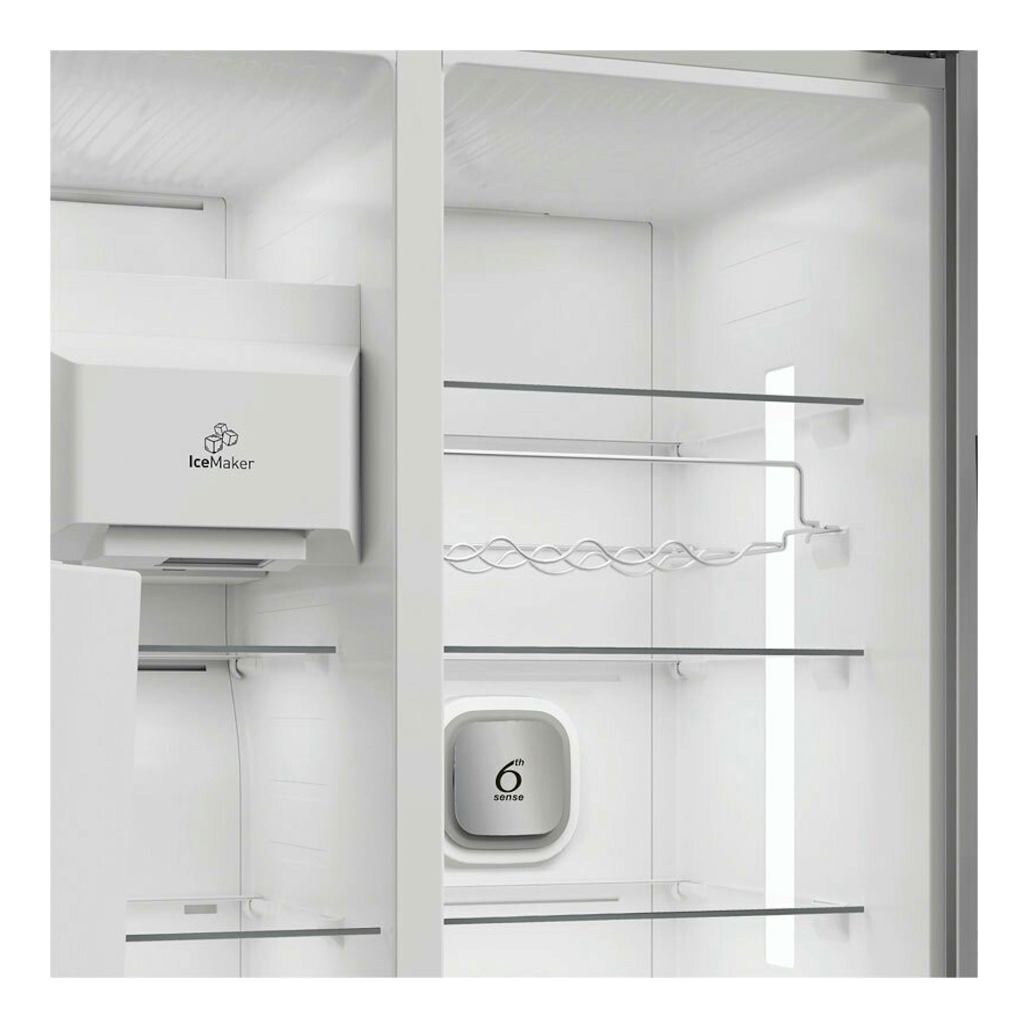 Interior frontal de frigorífico americano Whirlpool WHG26574WX5E Inox, con IceMaker y baldas de cristal.