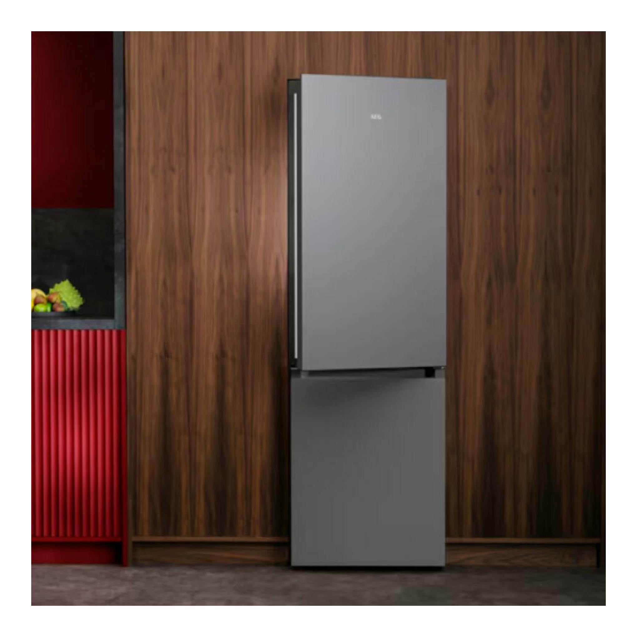 Frigorífico combi AEG ORC6N321DS inox, vista frontal, puerta superior y cajón inferior.