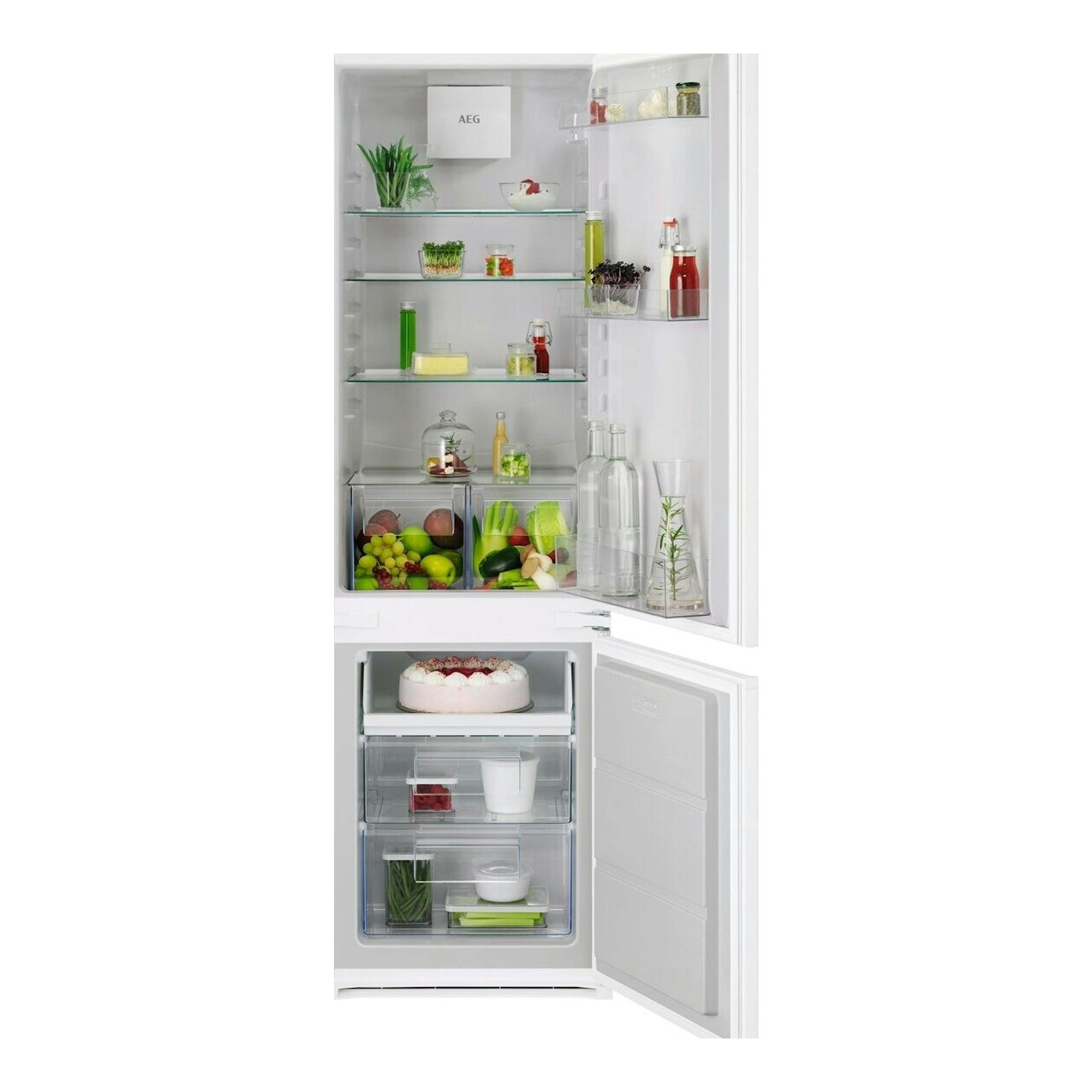 Frigorífico combi AEG blanco, integrable, vista frontal con puertas abiertas y compartimentos interiores visibles.