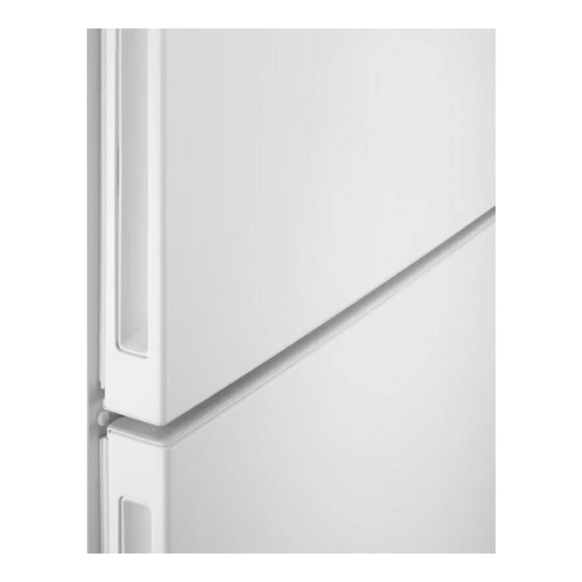 Frigorífico combi AEG RCB632E9MW blanco, vista frontal en detalle de las puertas.