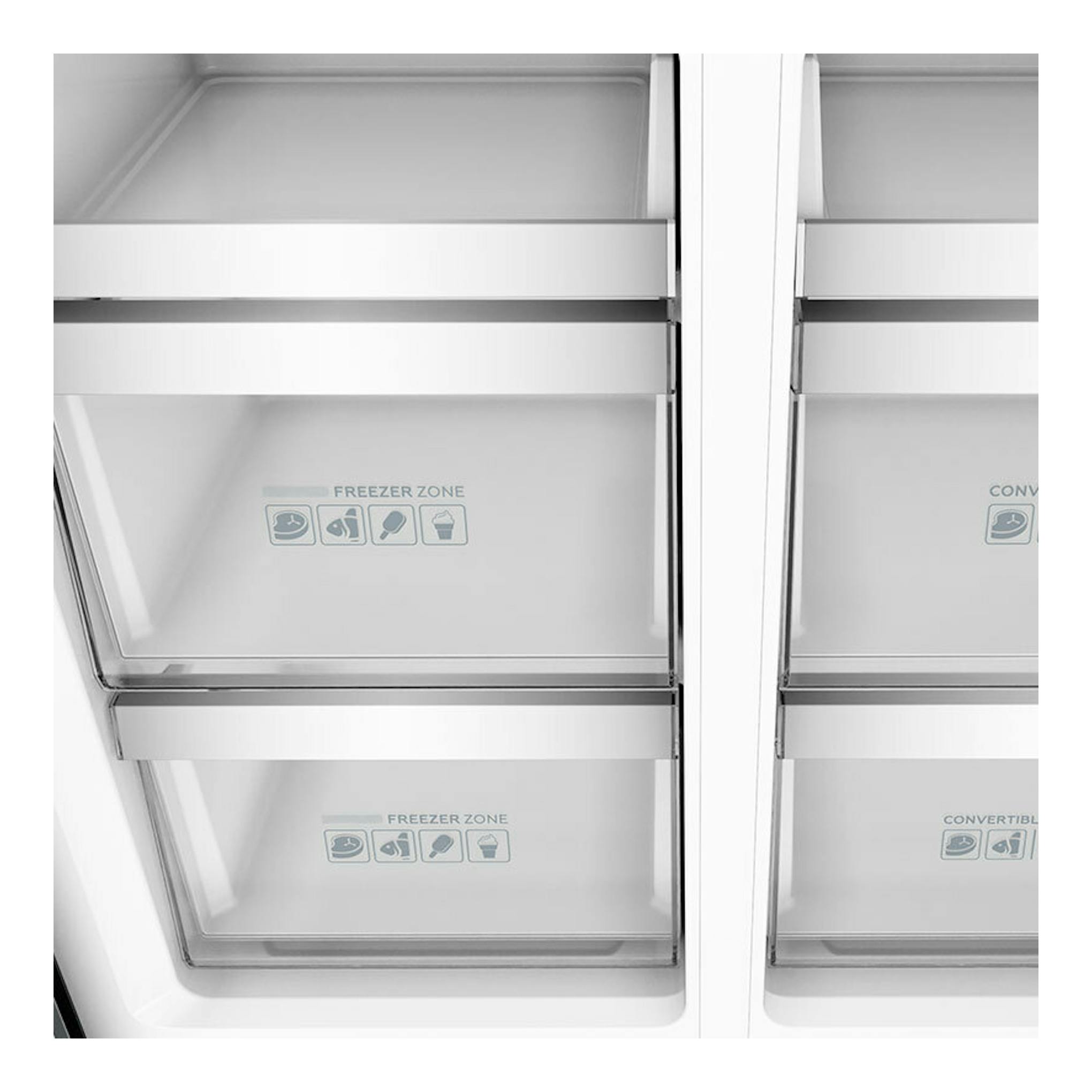 Interior de un frigorífico Teka RMF77960INOX inox, con cajones transparentes del congelador vistos de frente.