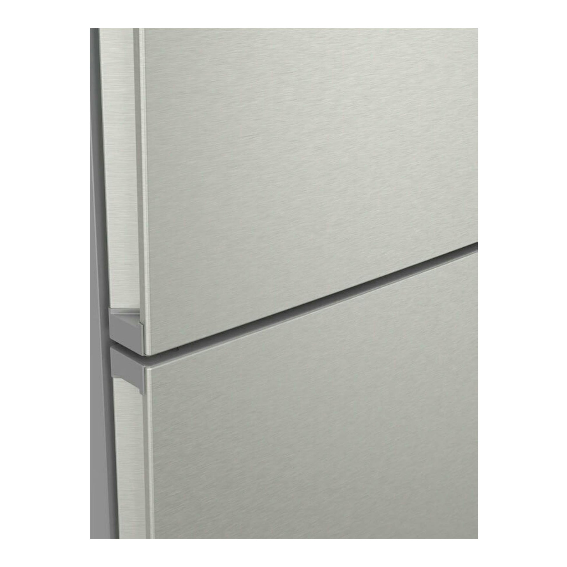Frigorífico combi Balay 3KFA865XI en acero inox, vista frontal parcial de las puertas.