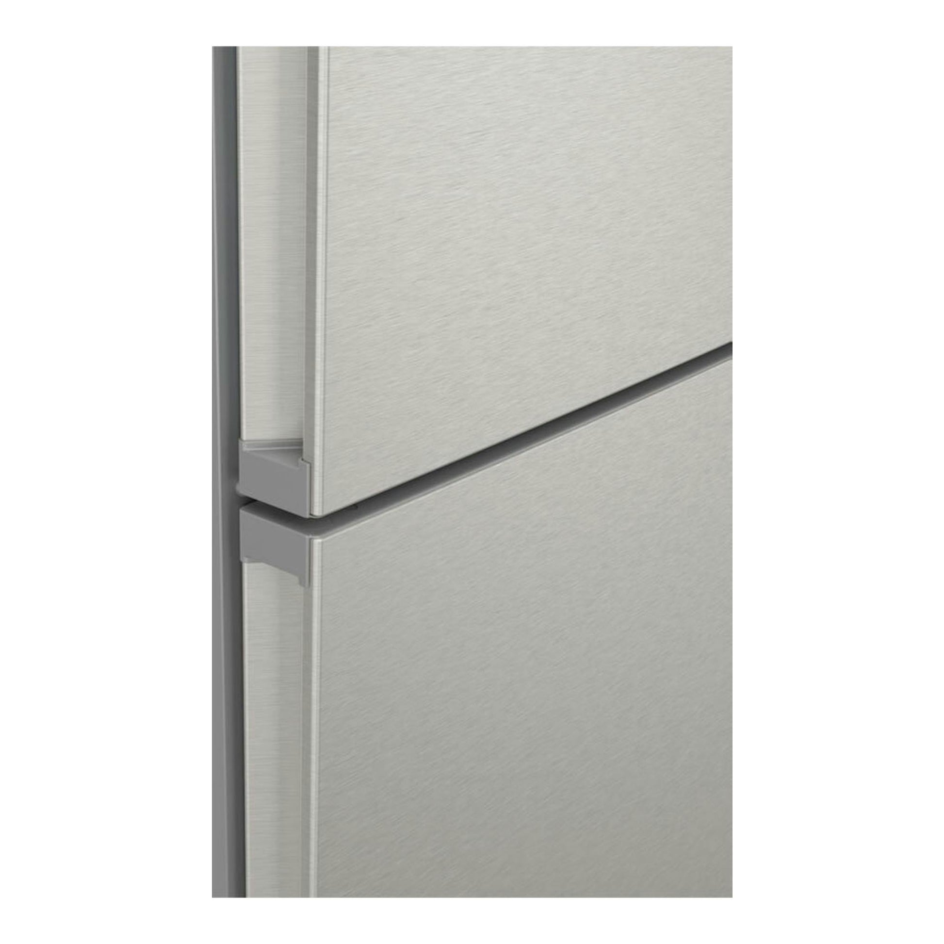 Frigorífico combi Balay 3KFC653XI inox, primer plano de las puertas en acero inoxidable.