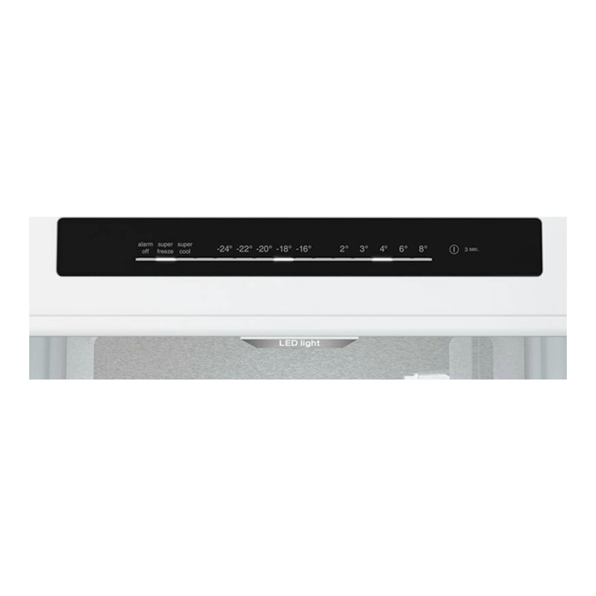 Frigorífico combi Balay 3KFC869NI negro, vista frontal parcial con panel de control y luz LED.