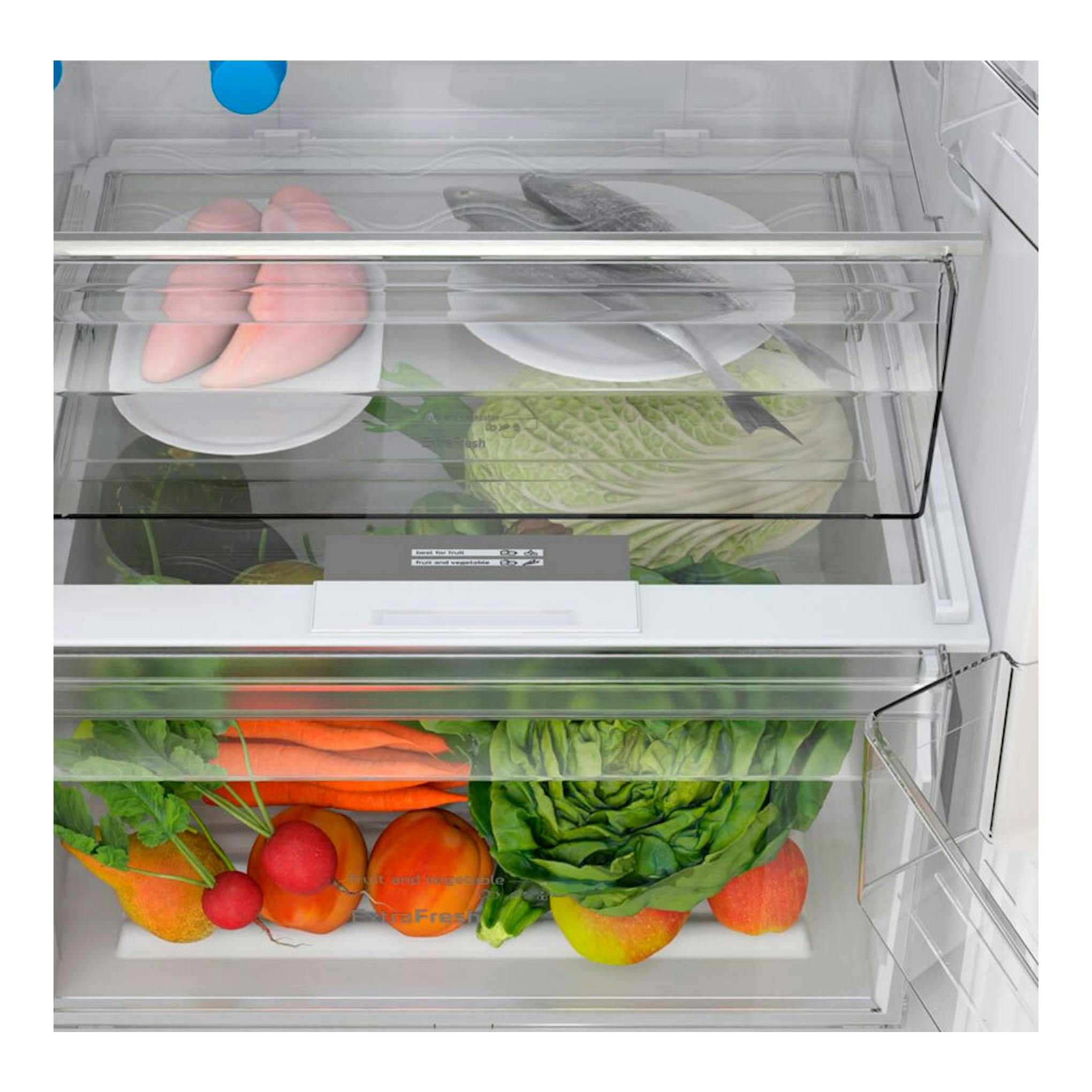 Vista frontal del interior del frigorífico combi Balay 3KFD553WI blanco, con cajones de frutas y verduras.