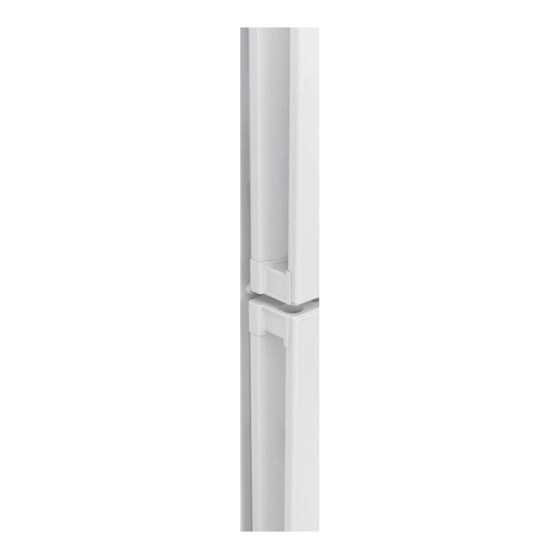 Frigorífico combi Balay 3KFD753WI blanco, detalle en primer plano de la unión de las puertas.
