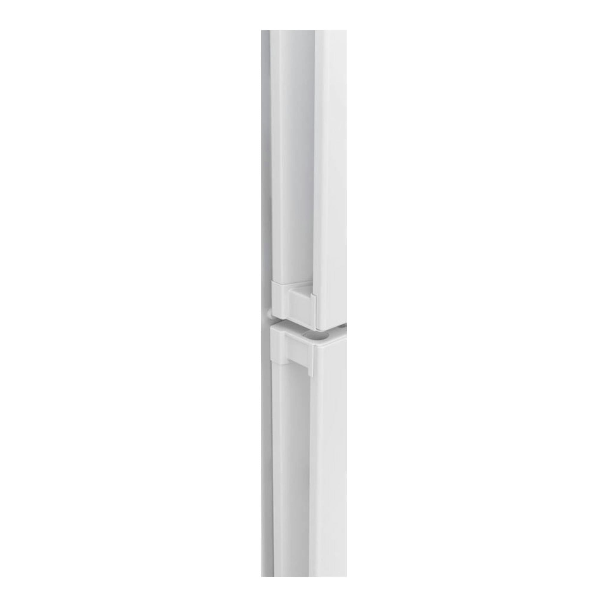 Frigorífico combi Balay 3KFD753WI blanco, detalle en primer plano de la unión de las puertas.