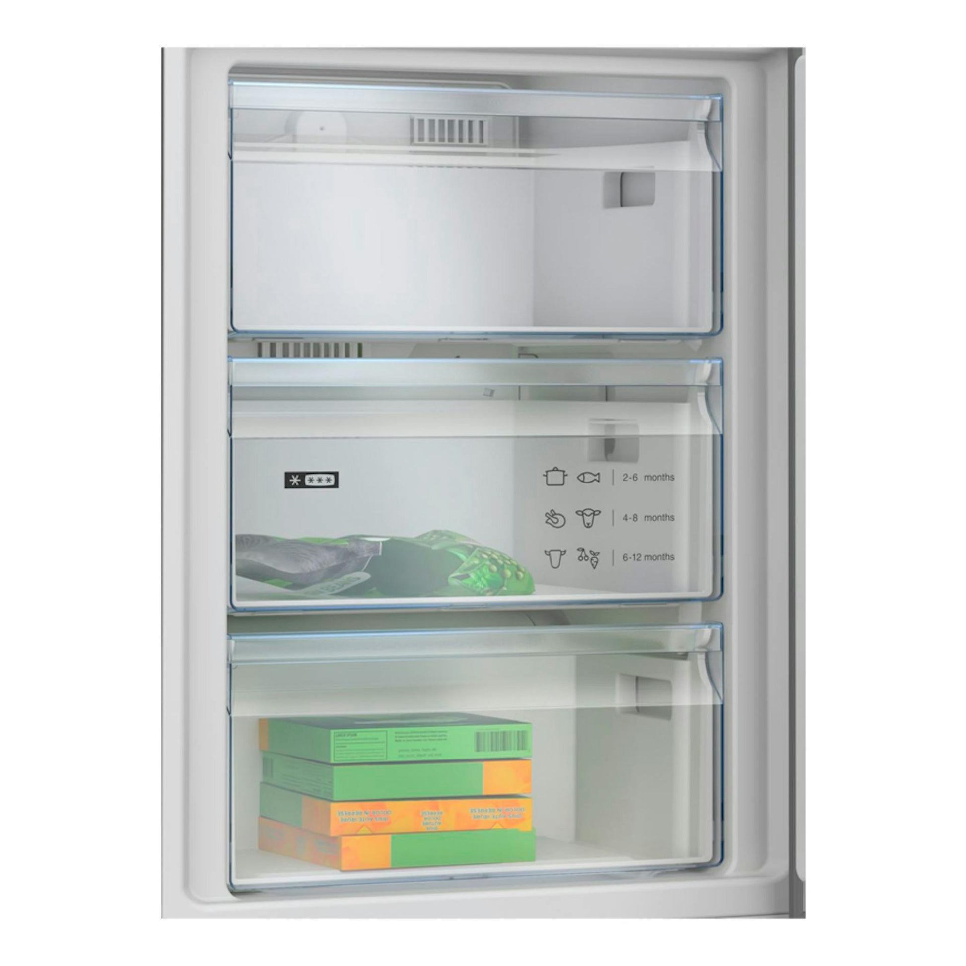 Interior del congelador de un frigorífico combi Balay 3KFD855NI, con tres cajones transparentes y alimentos.
