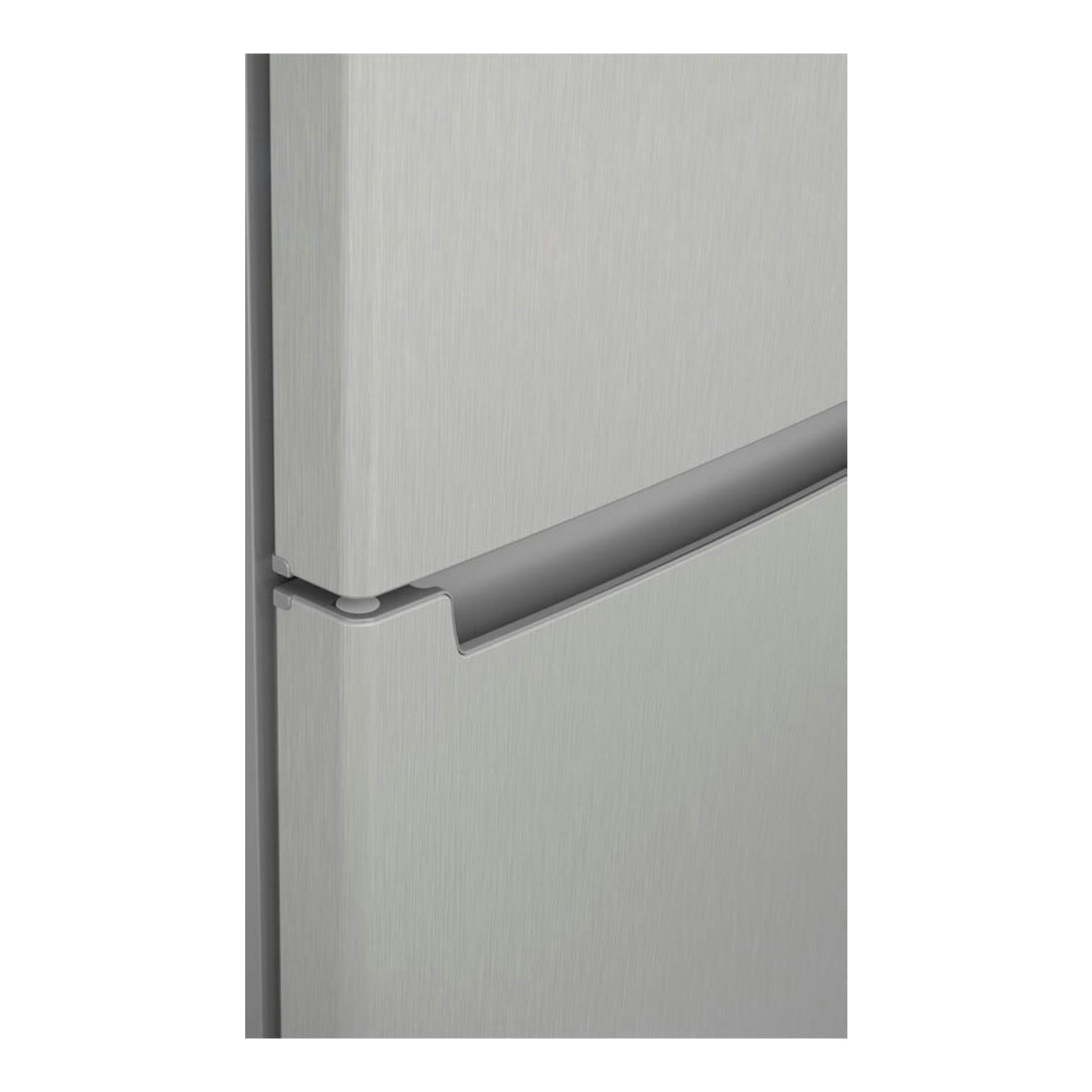 Frigorífico combi Balay 3KFE551MI en inox, detalle en primer plano de la unión entre puertas y tirador.