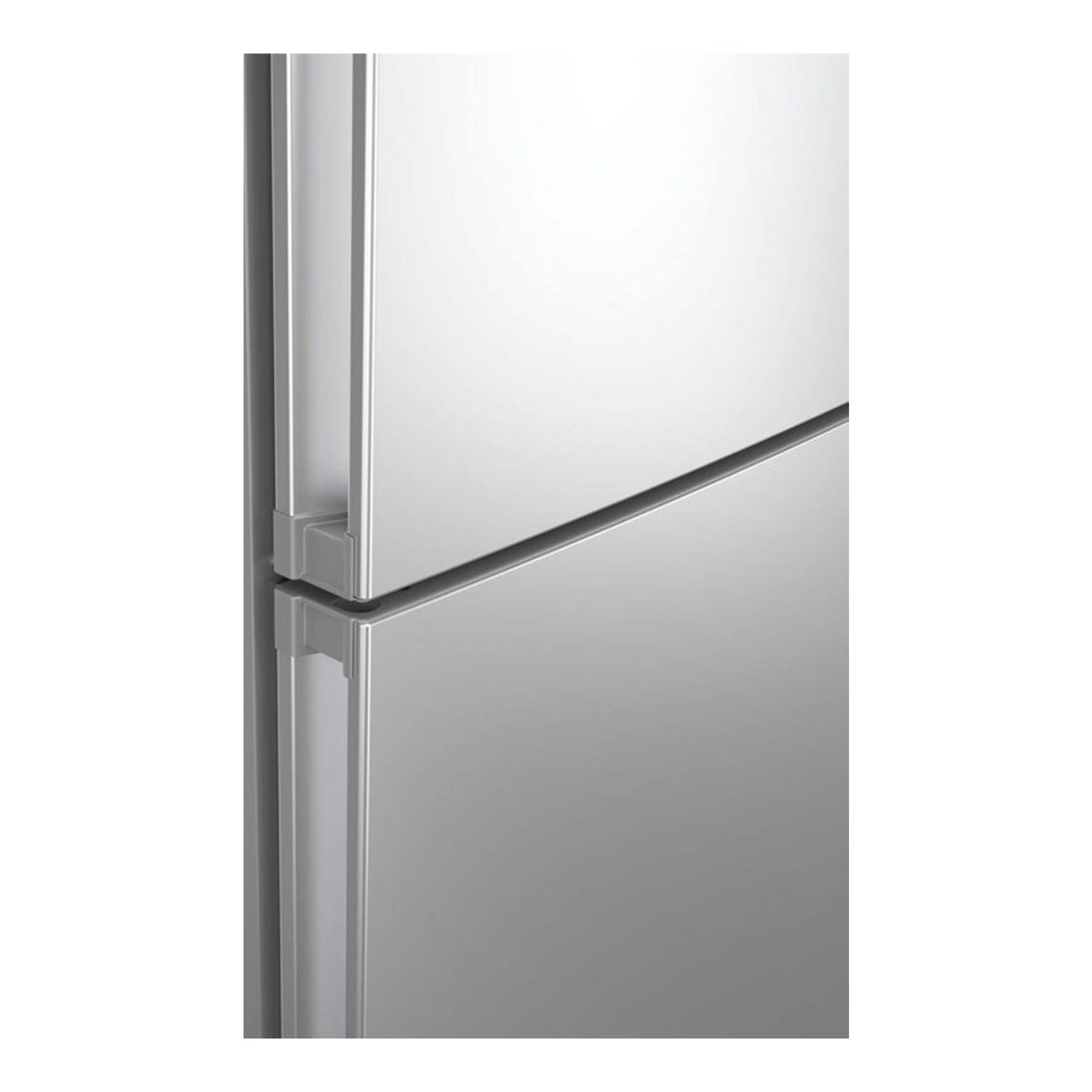 Frigorífico combi Balay 3KFE553XI en inox, vista cercana del borde entre dos puertas.