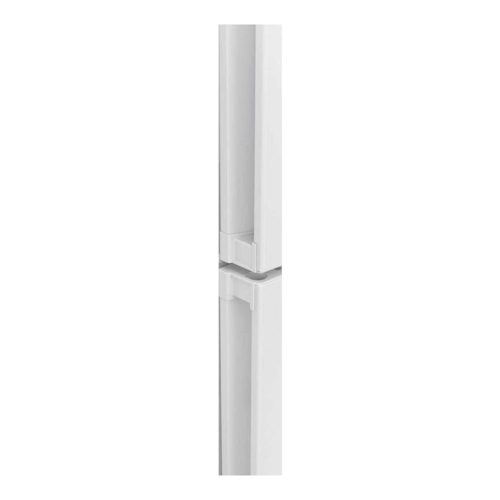 Frigorífico combi Balay 3KFE753WI blanco, primer plano del frontal con bisagra entre dos puertas.