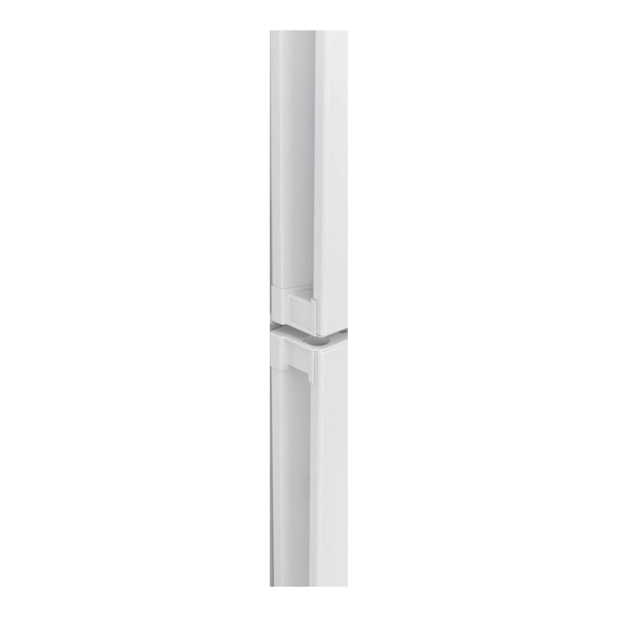 Frigorífico combi Balay 3KFE753WI blanco, primer plano del frontal con bisagra entre dos puertas.