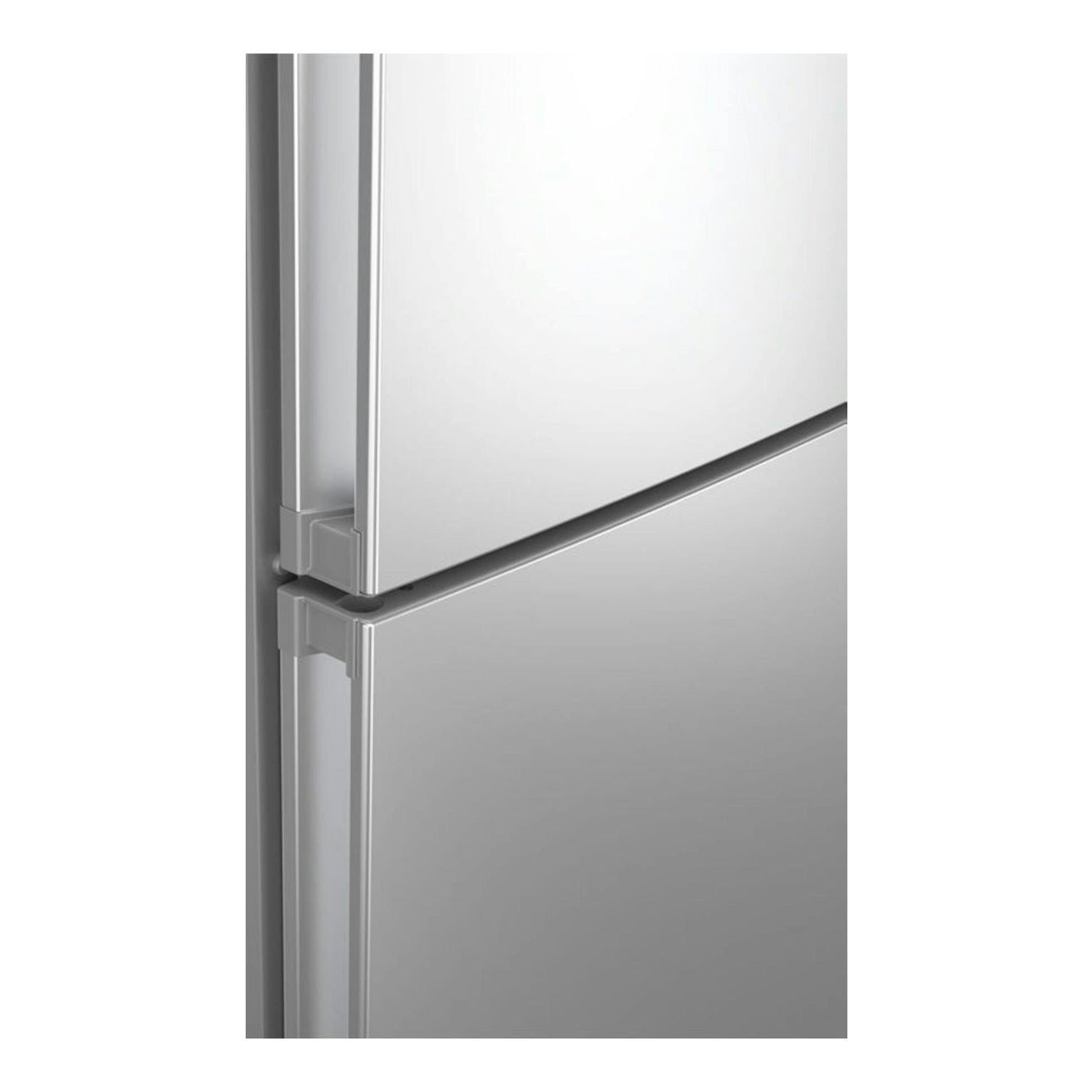 Frigorífico combi Balay 3KFE753XI en inox, detalle en primer plano de las puertas y bisagras.