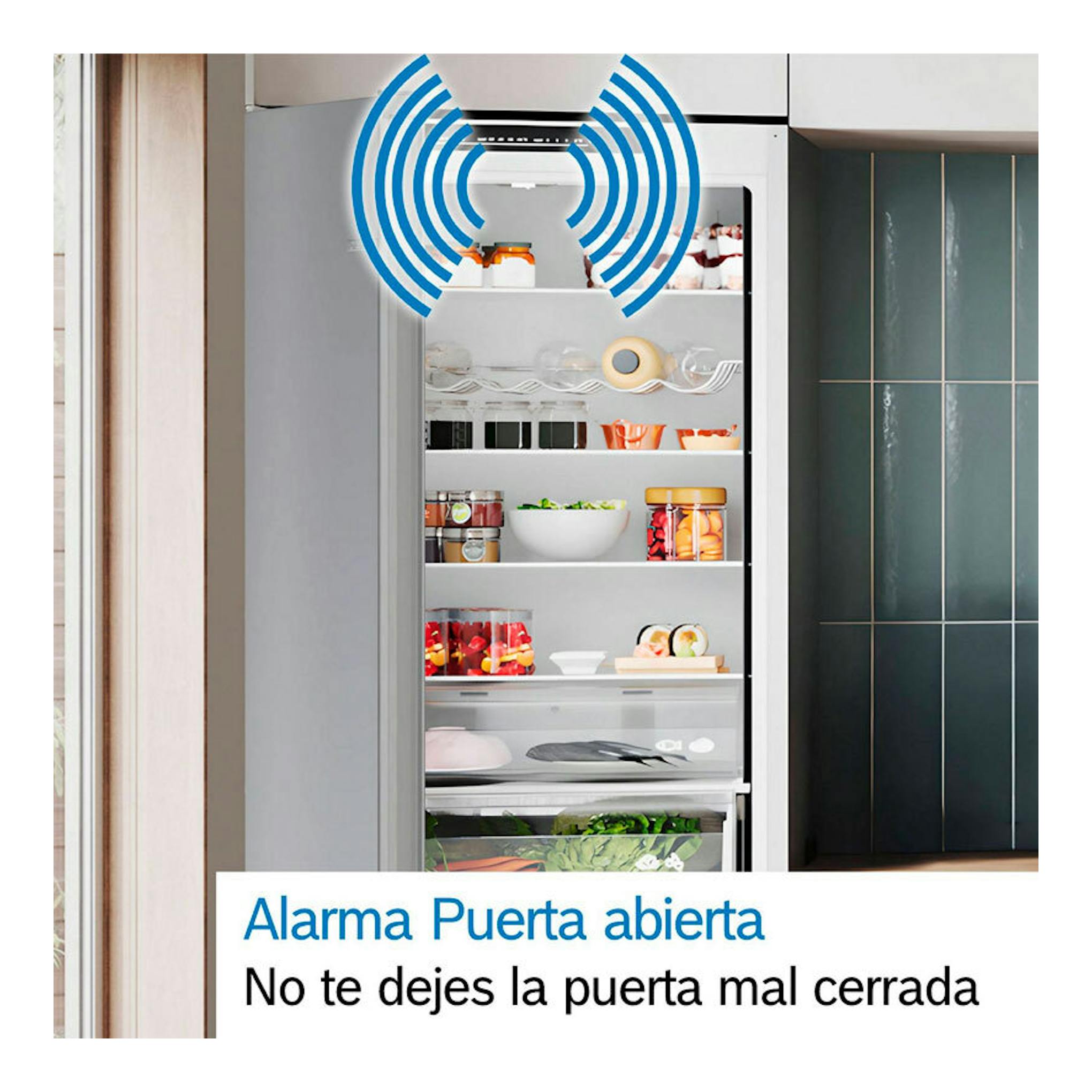 Frigorífico combi Bosch KGN33NWDA blanco, puerta abierta en una cocina, con aviso de puerta abierta.