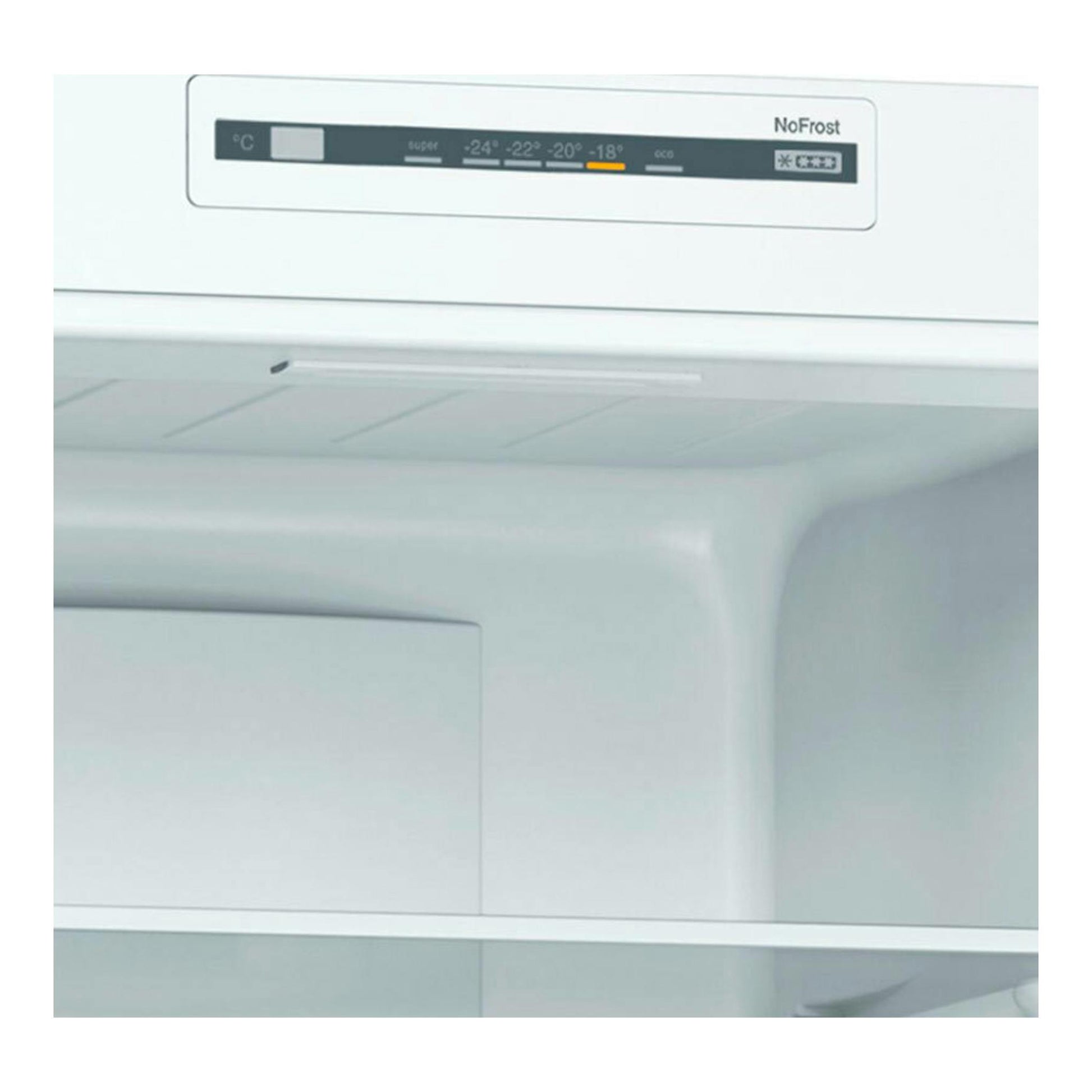 Primer plano del interior de un frigorífico Bosch KGN33NWEB blanco, con panel NoFrost y temperatura.
