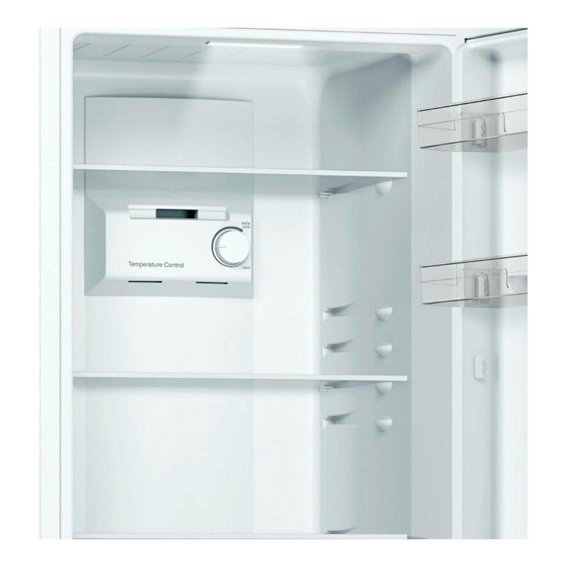 Interior de frigorífico Bosch KGN33NWEB blanco, con la puerta abierta y estantes visibles.