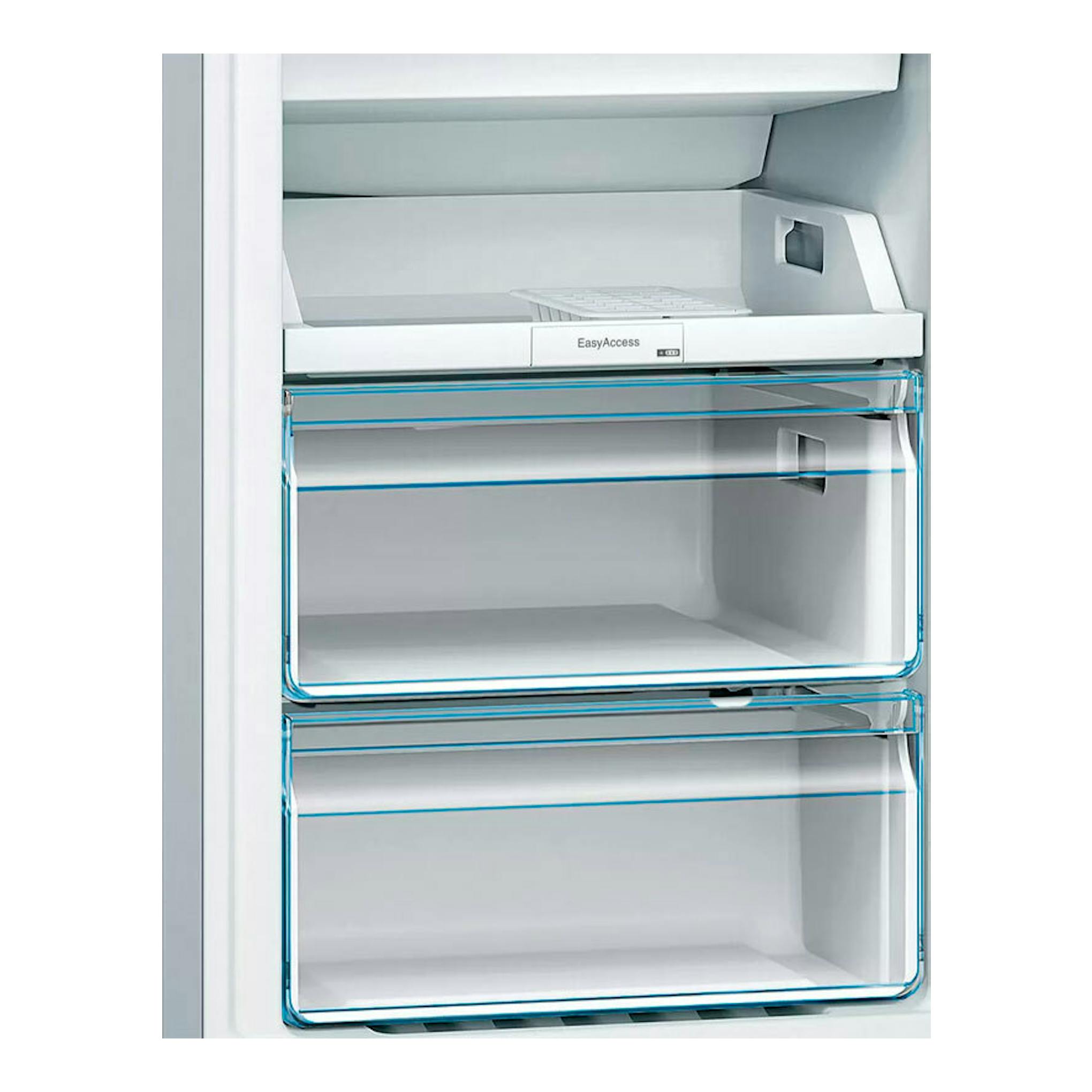 Interior de frigorífico Bosch KGN36NLEA Inox, vista frontal con cajones transparentes y baldas blancas.