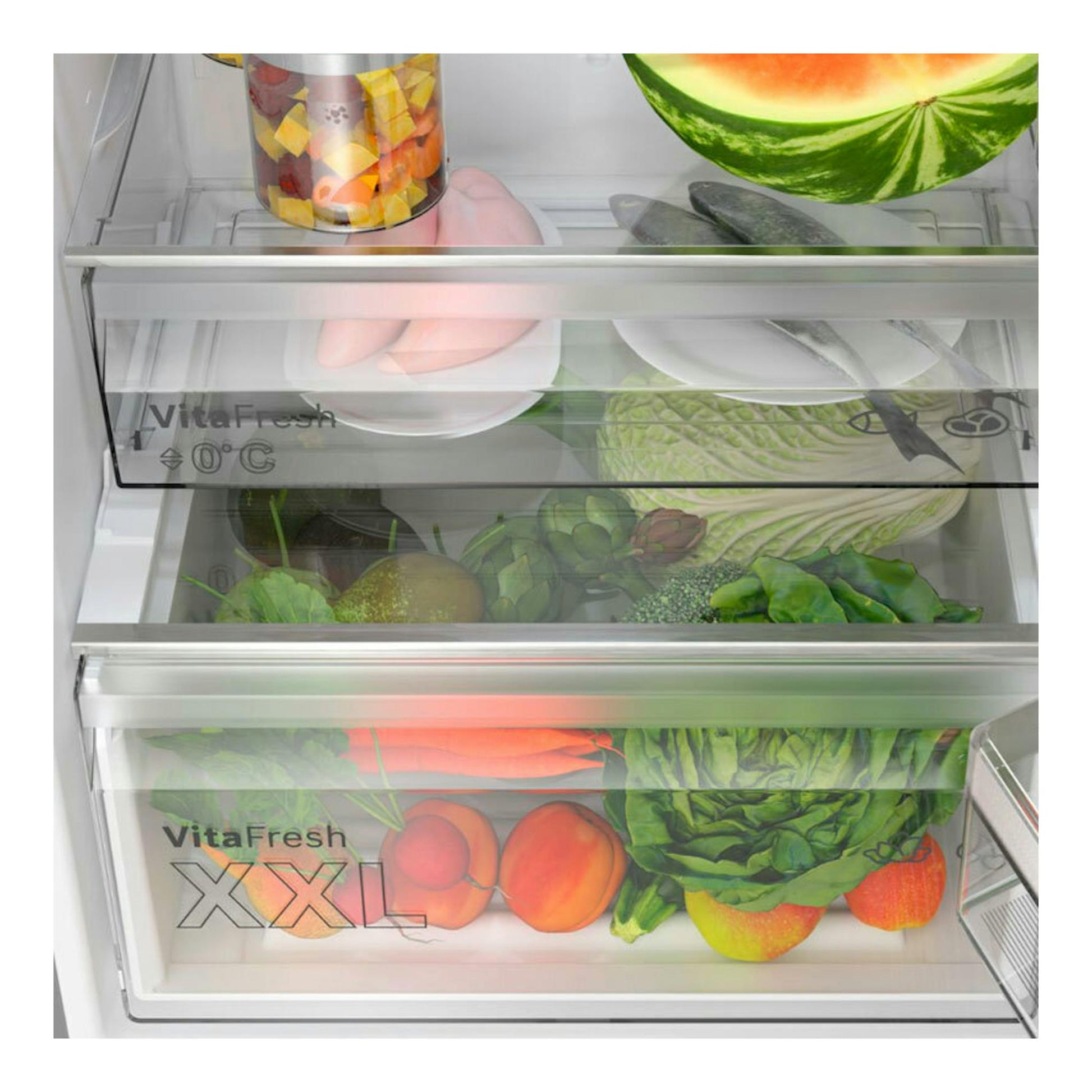 Interior de frigorífico Bosch KGN36VIBT Inox, con cajones VitaFresh llenos de frutas y verduras.