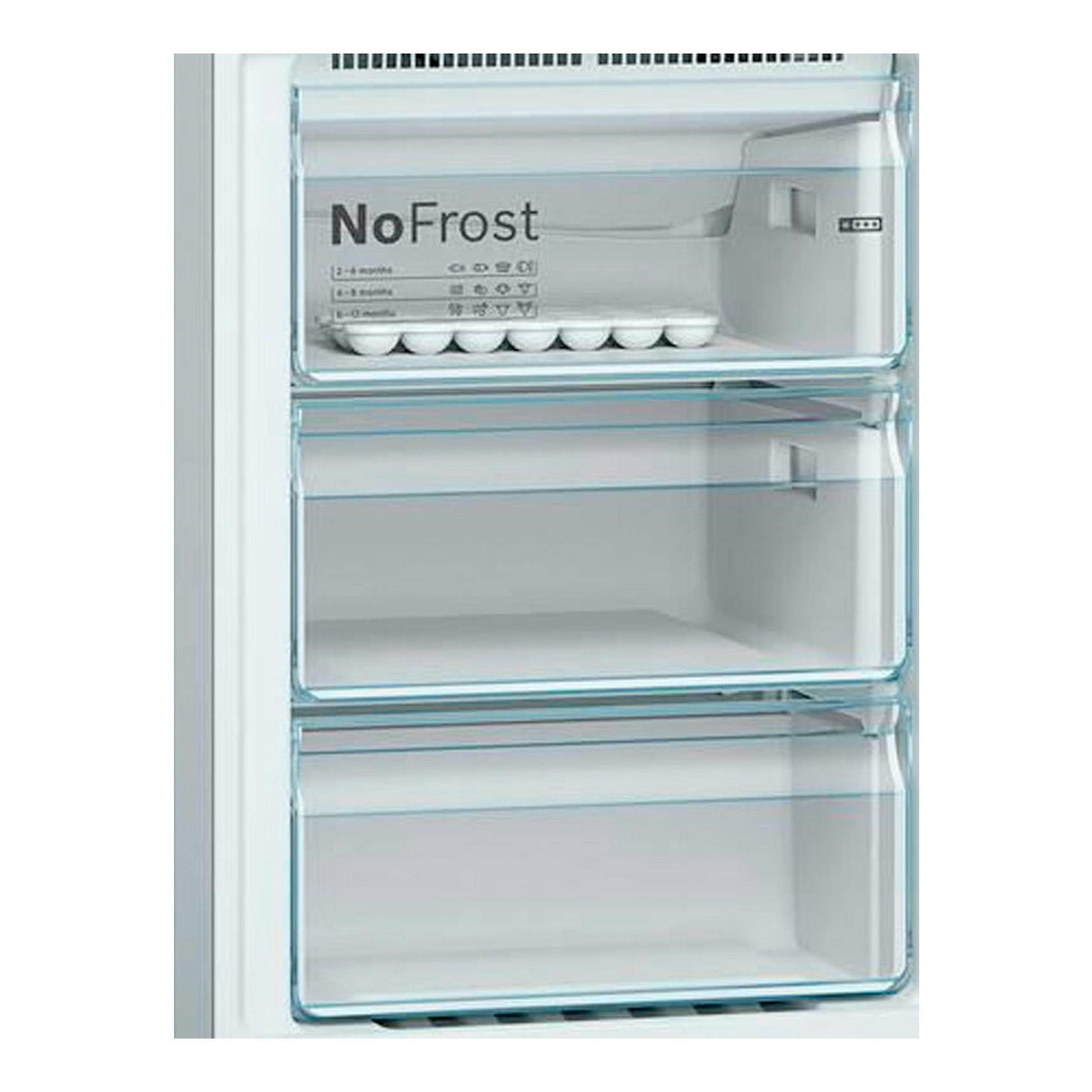 Interior frontal del congelador Bosch KGN36XIEP Inox con cajones transparentes y bandeja de huevos.