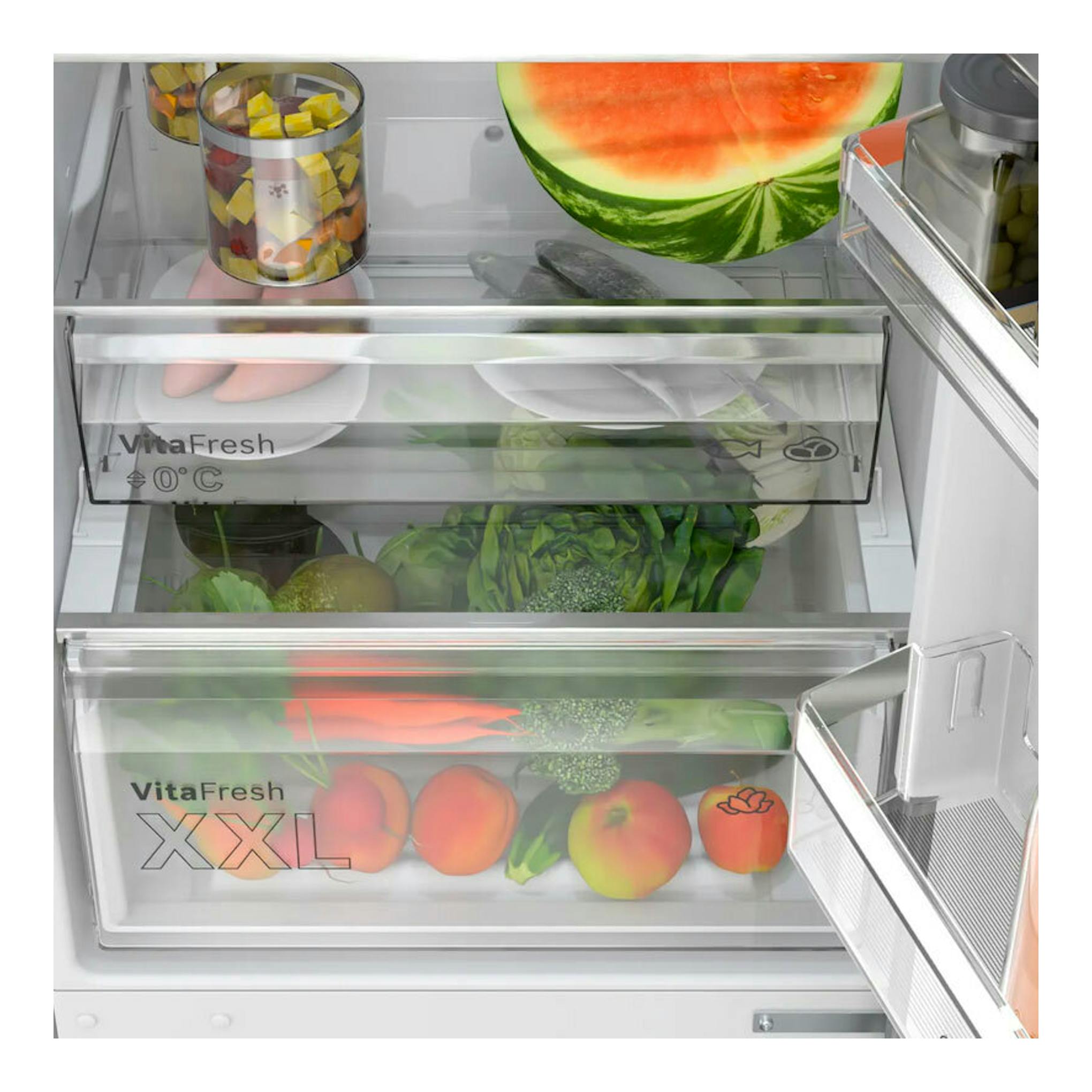 Interior frontal de frigorífico combi Bosch KGN392LAG Inox, con cajones VitaFresh XXL y frutas y verduras.