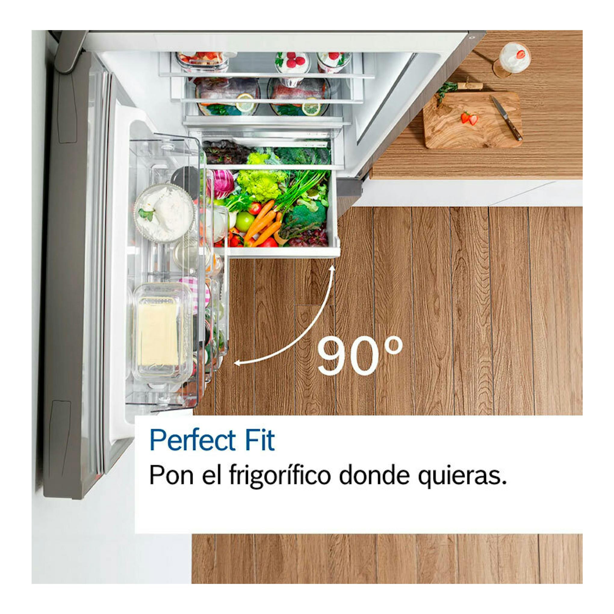 Vista cenital de un frigorífico combi Bosch KGN394ICF inox, abierto a 90°, con alimentos dentro.