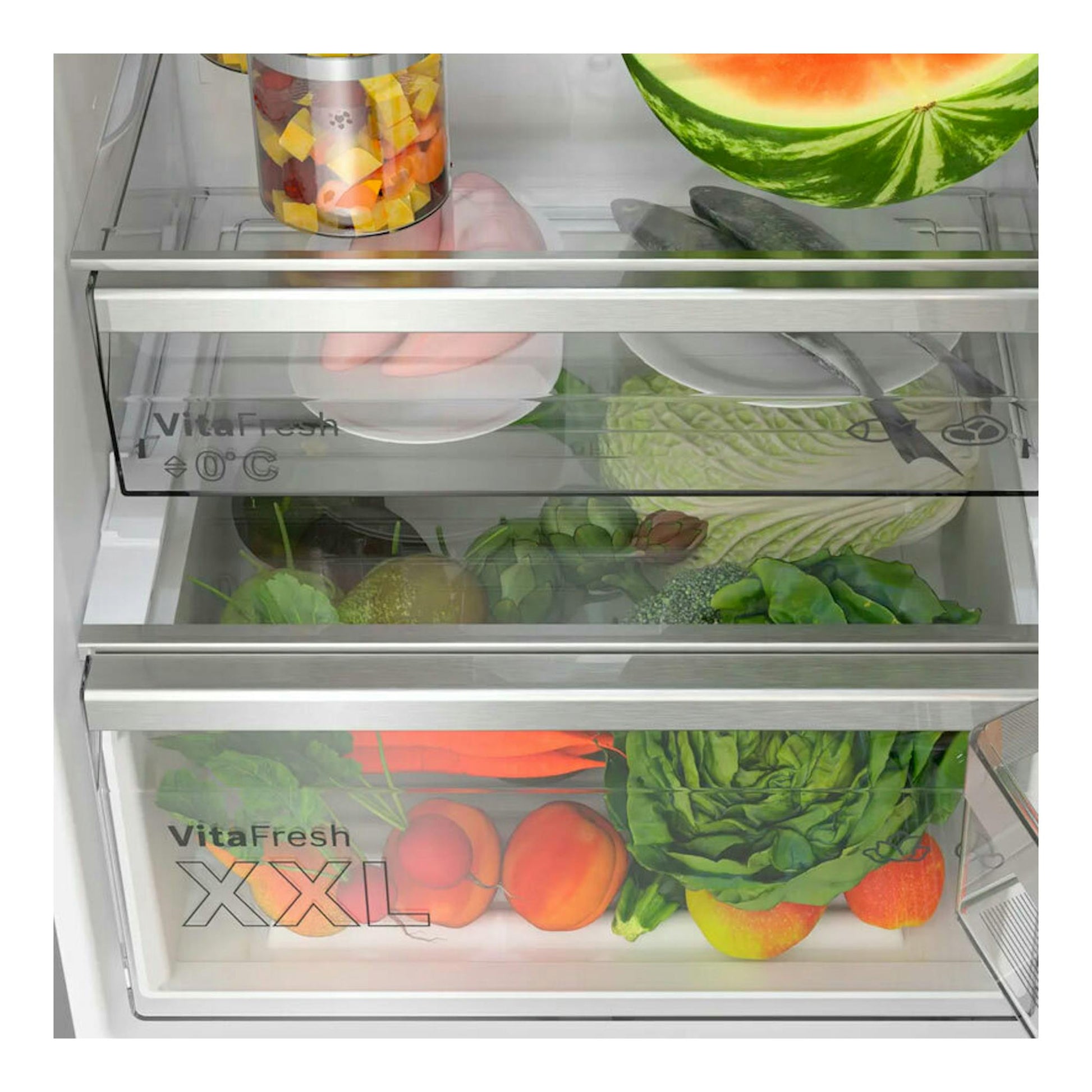Interior de frigorífico Bosch KGN394ICF inox, con cajones VitaFresh y alimentos frescos.