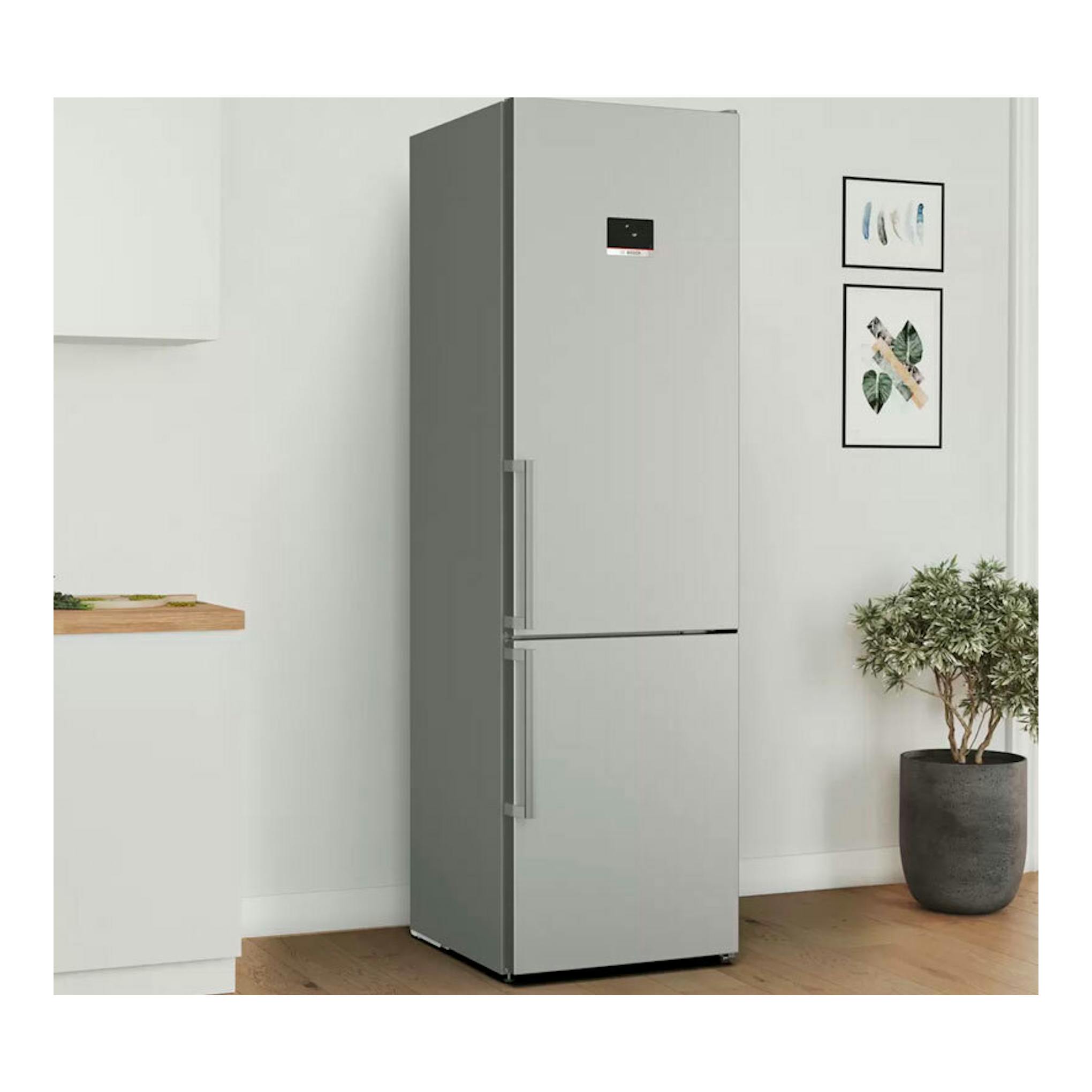 Frigorífico combi Bosch KGN397ICT inox, vista frontal en ligero ángulo, con dos puertas y panel superior.