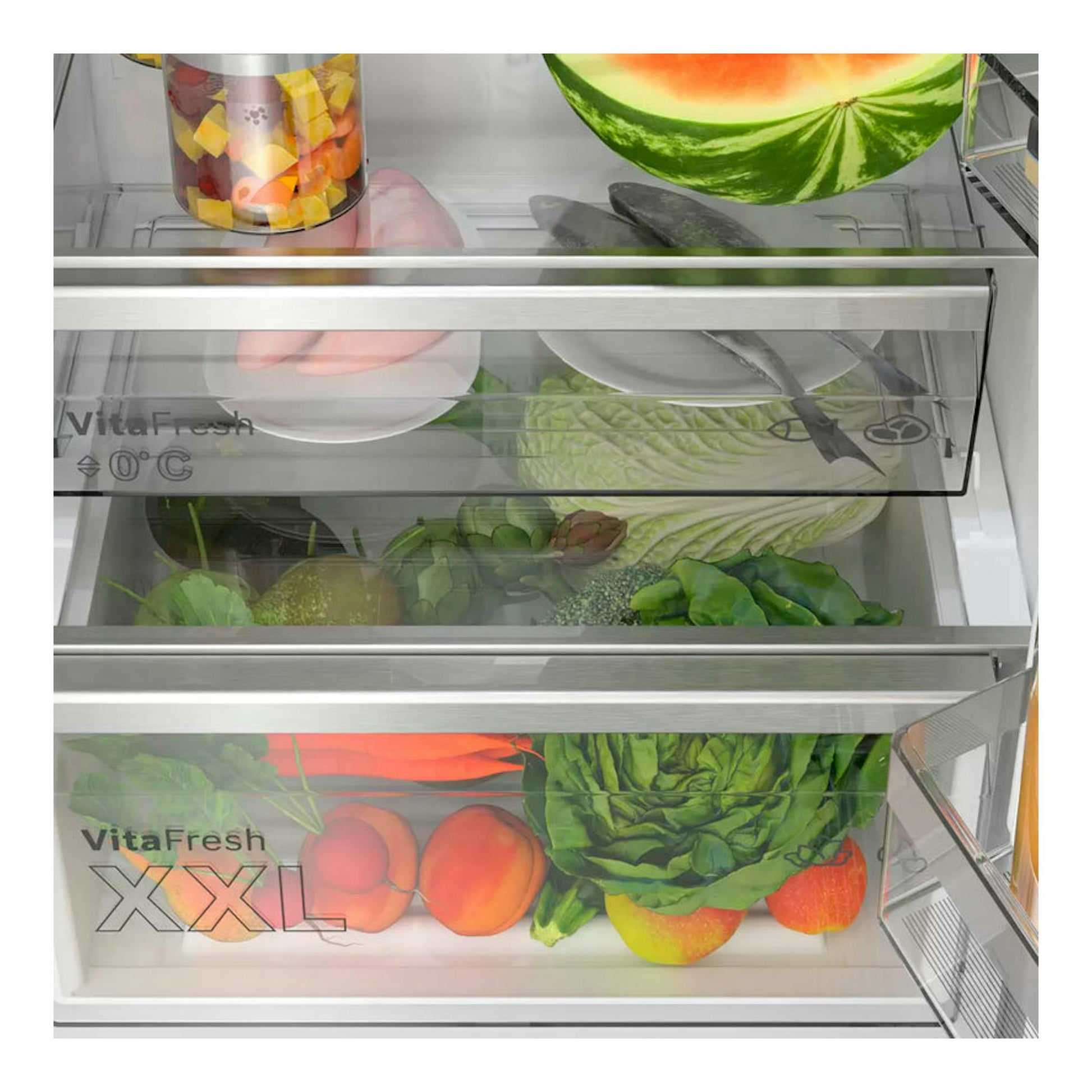 Interior de frigorífico combi Bosch KGN39AIBT Inox, con cajones VitaFresh y frutas y verduras.