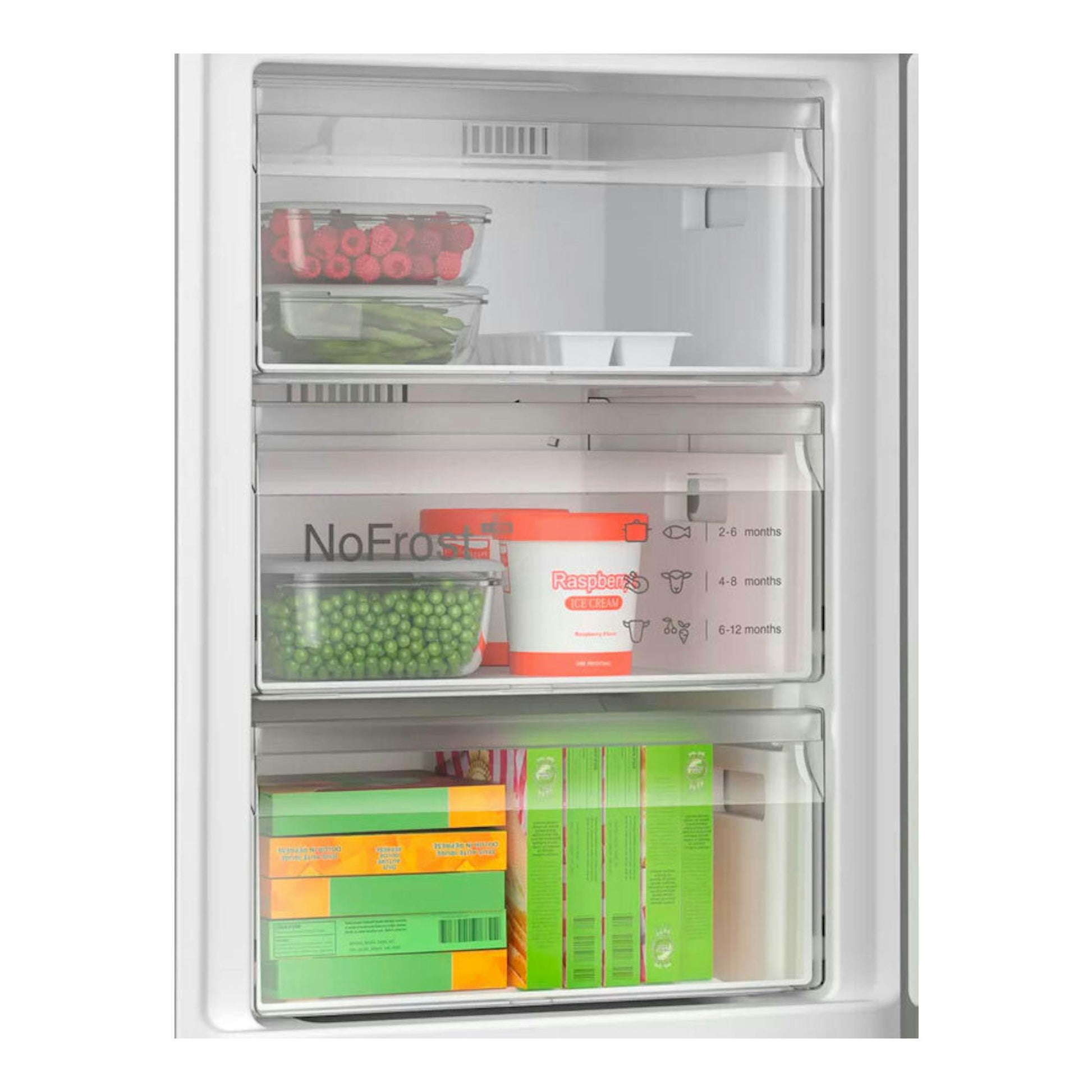 Interior de frigorífico combi Bosch KGN39AIBT Inox, vista frontal con cajones transparentes y alimentos.