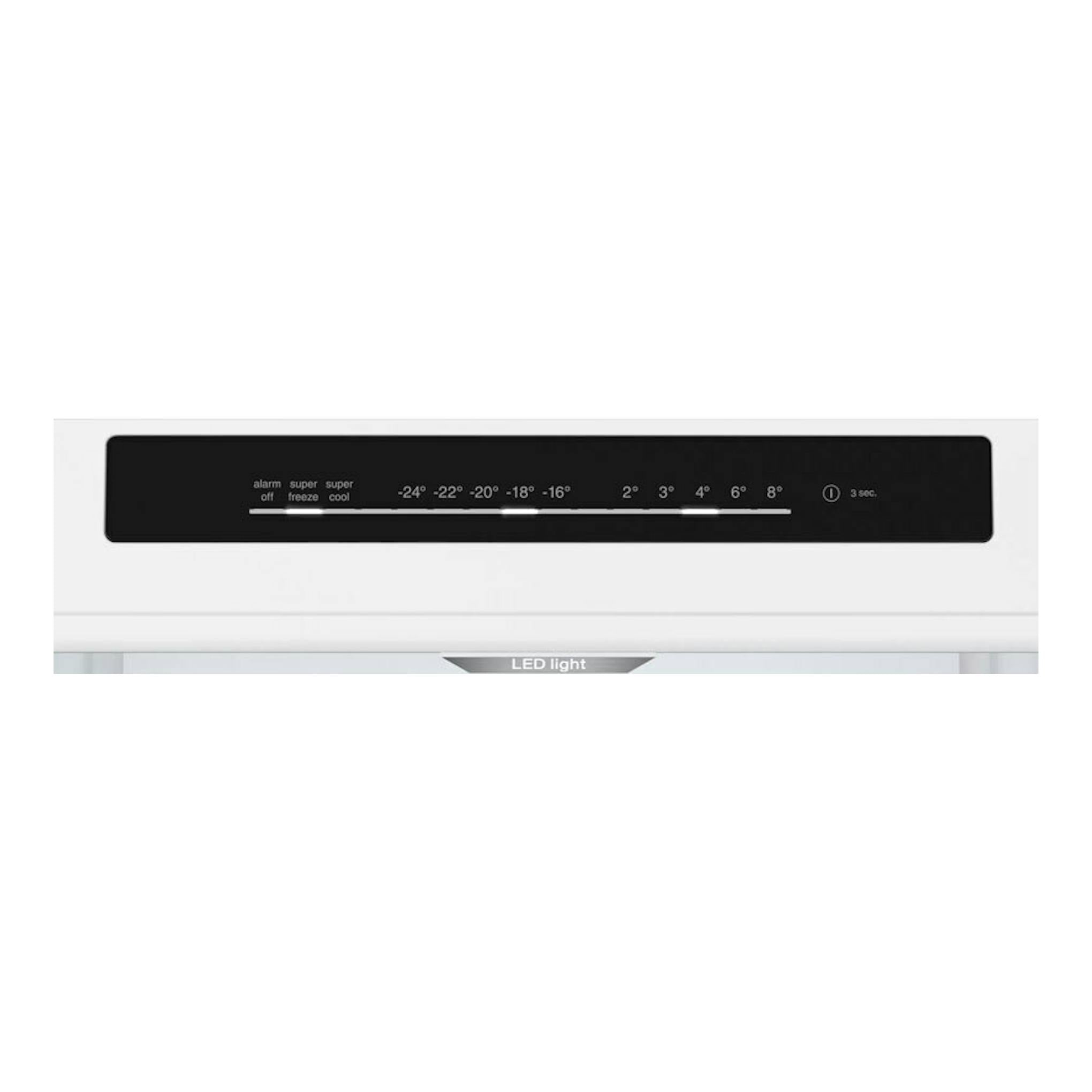 Bosch KGN39VIBT Inox, vista frontal parcial del frigorífico combi con panel de control negro y luz LED.