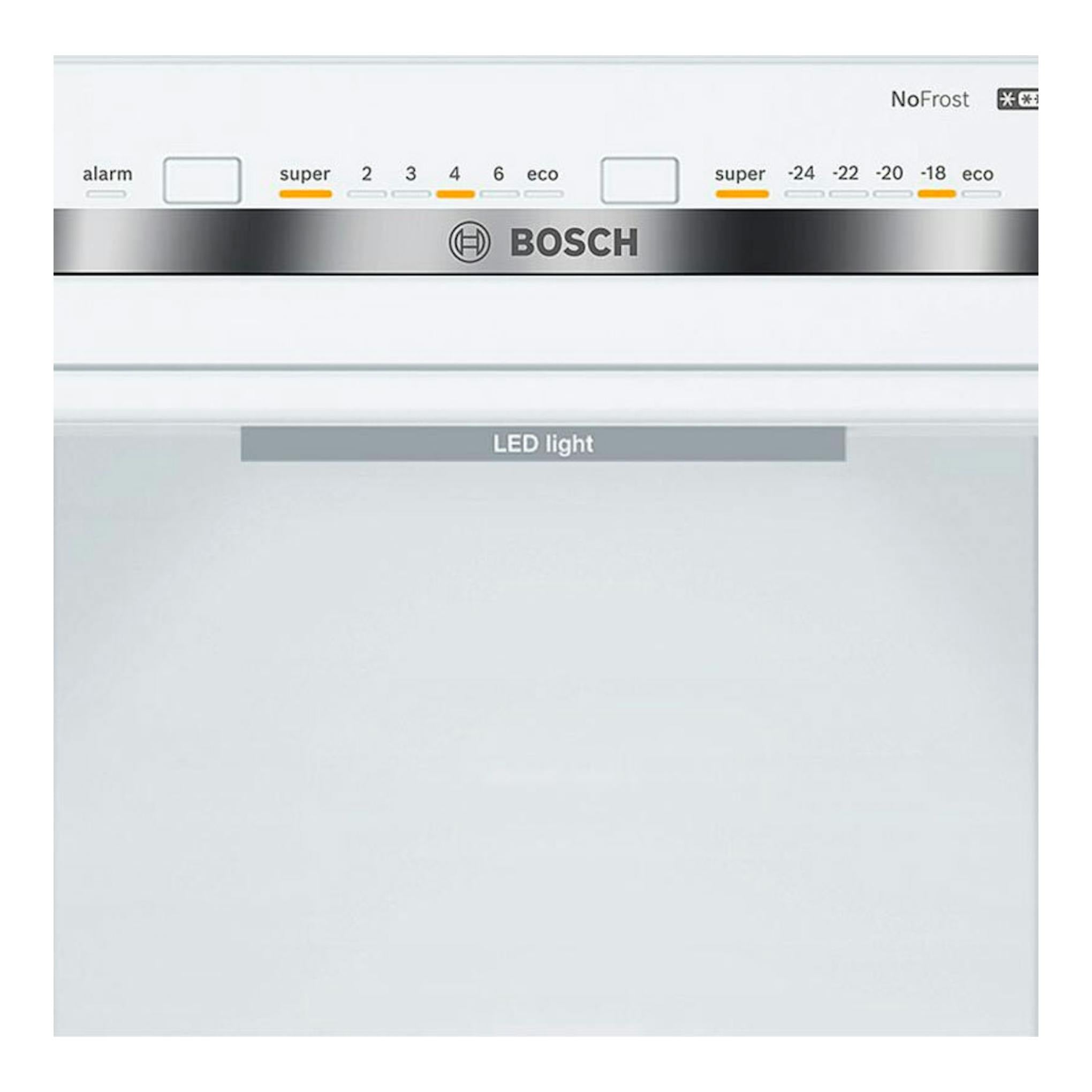 Frigorífico combi Bosch KGN39VIDB de acero, vista frontal parcial del panel superior con controles y luz LED.
