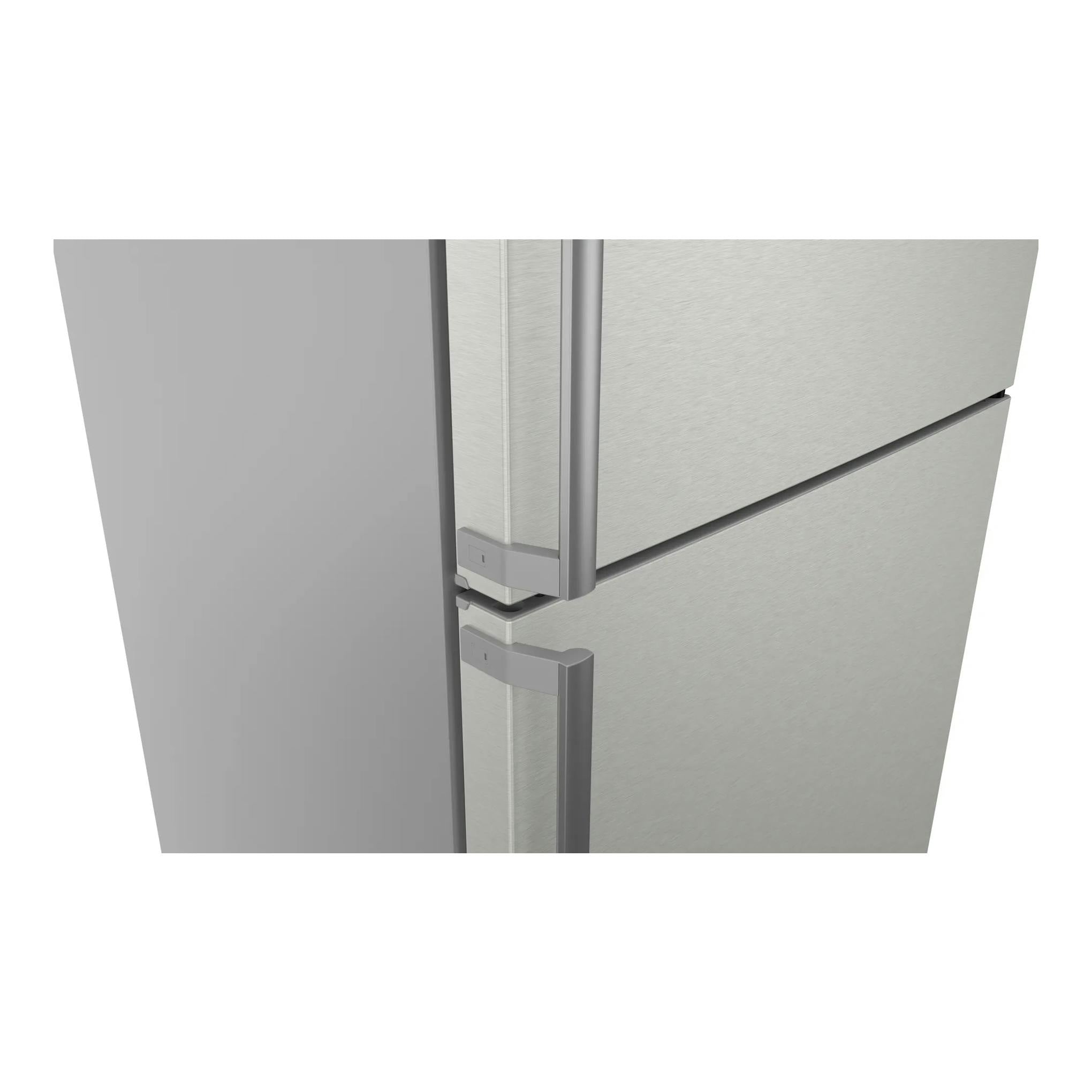 Frigorífico combi Bosch KGN49VICT de acero inoxidable, vista frontal en detalle de puertas y tiradores.