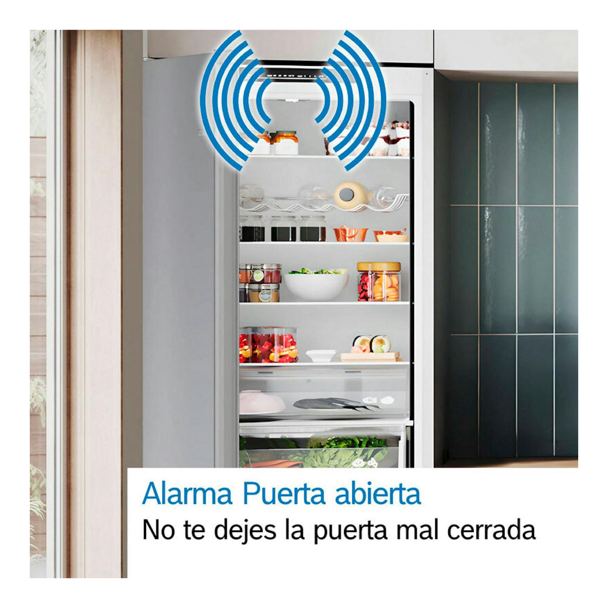 Frigorífico combi Bosch KGN49XIEA de acero, vista frontal con la puerta abierta.