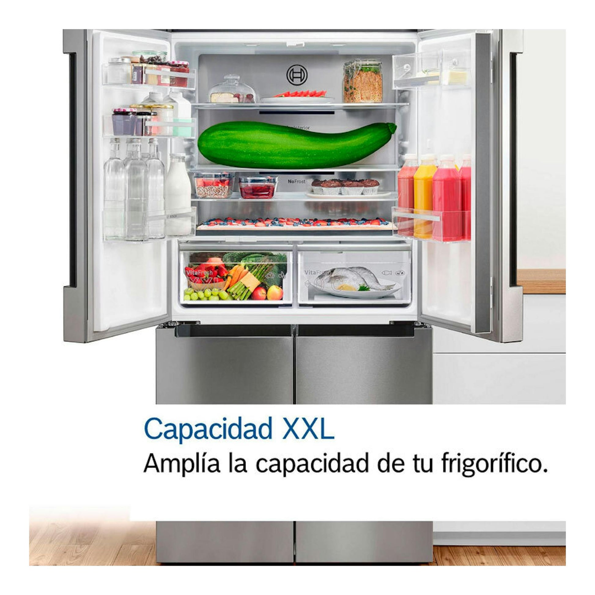 Frigorífico combi Bosch KGP86AXB0N en acero negro, visto de frente con puertas abiertas y estantes visibles.