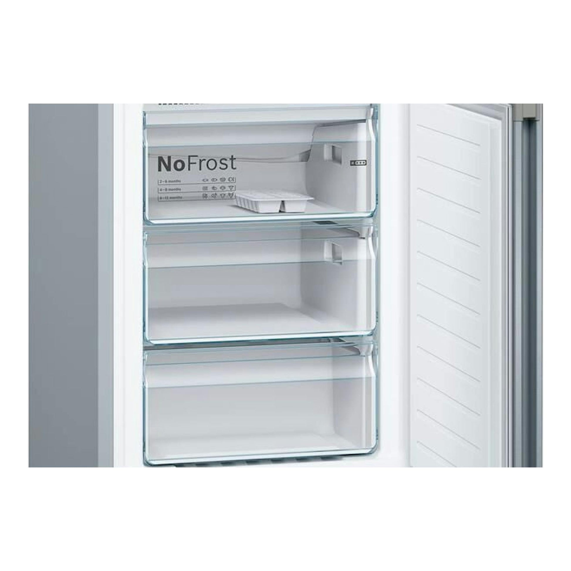 Vista frontal del interior de un frigorífico combi Bosch KVN39IFEA blanco, con cajones NoFrost transparentes.
