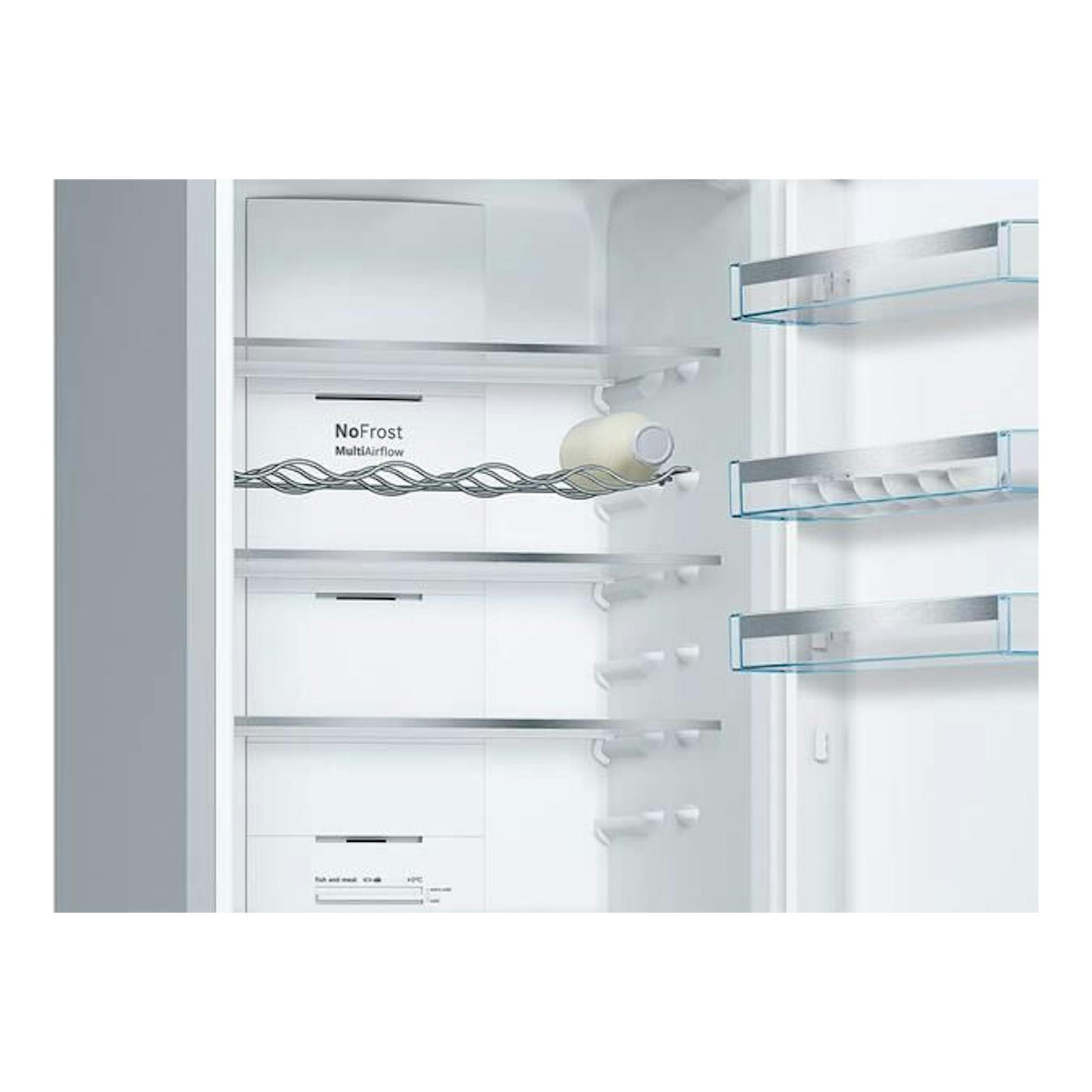 Vista frontal del interior de un frigorífico combi Bosch KVN39IFEA, blanco, con estantes de puerta.