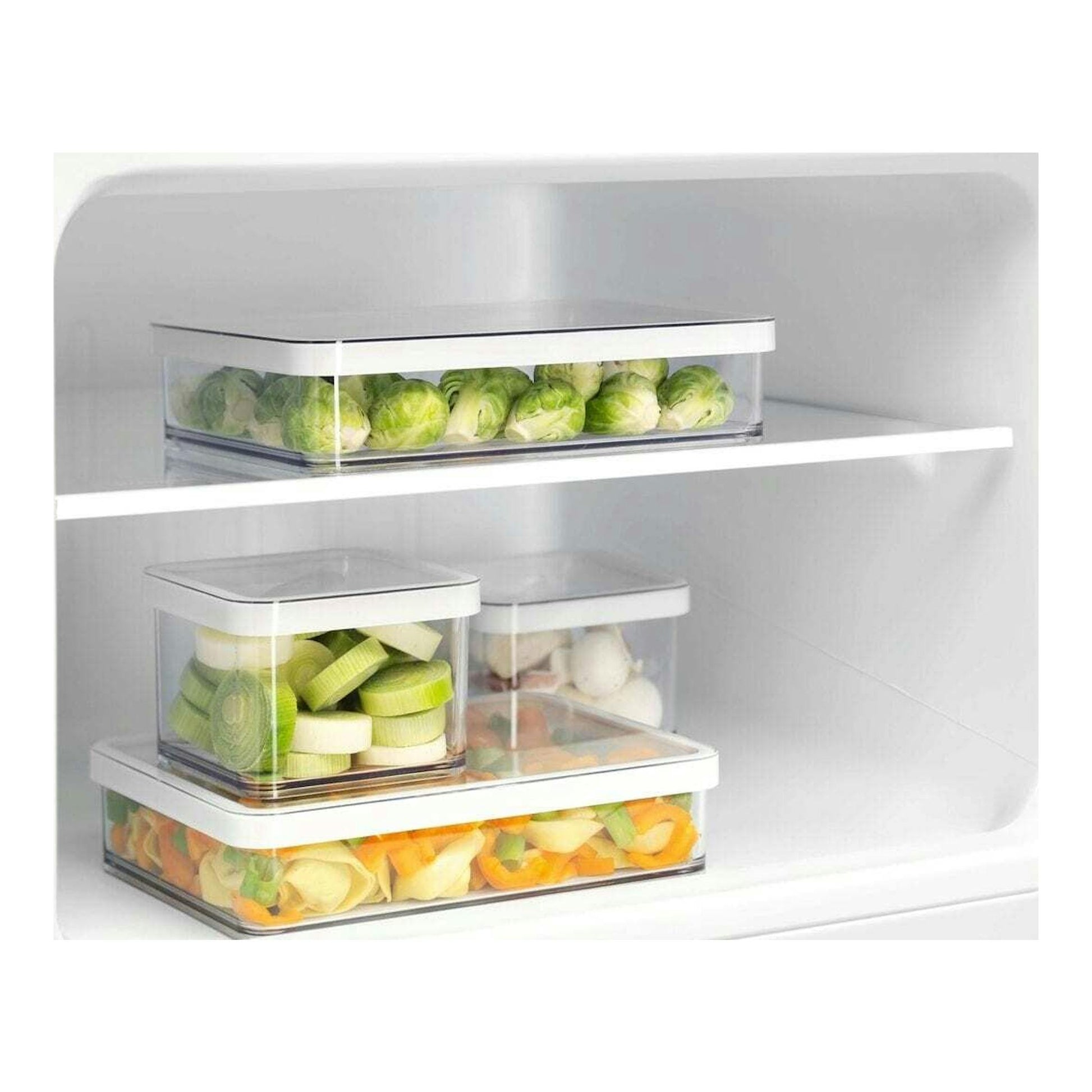 Interior frontal de frigorífico combi integrable Electrolux ETS3LE16S, blanco, con cajones transparentes y verduras.