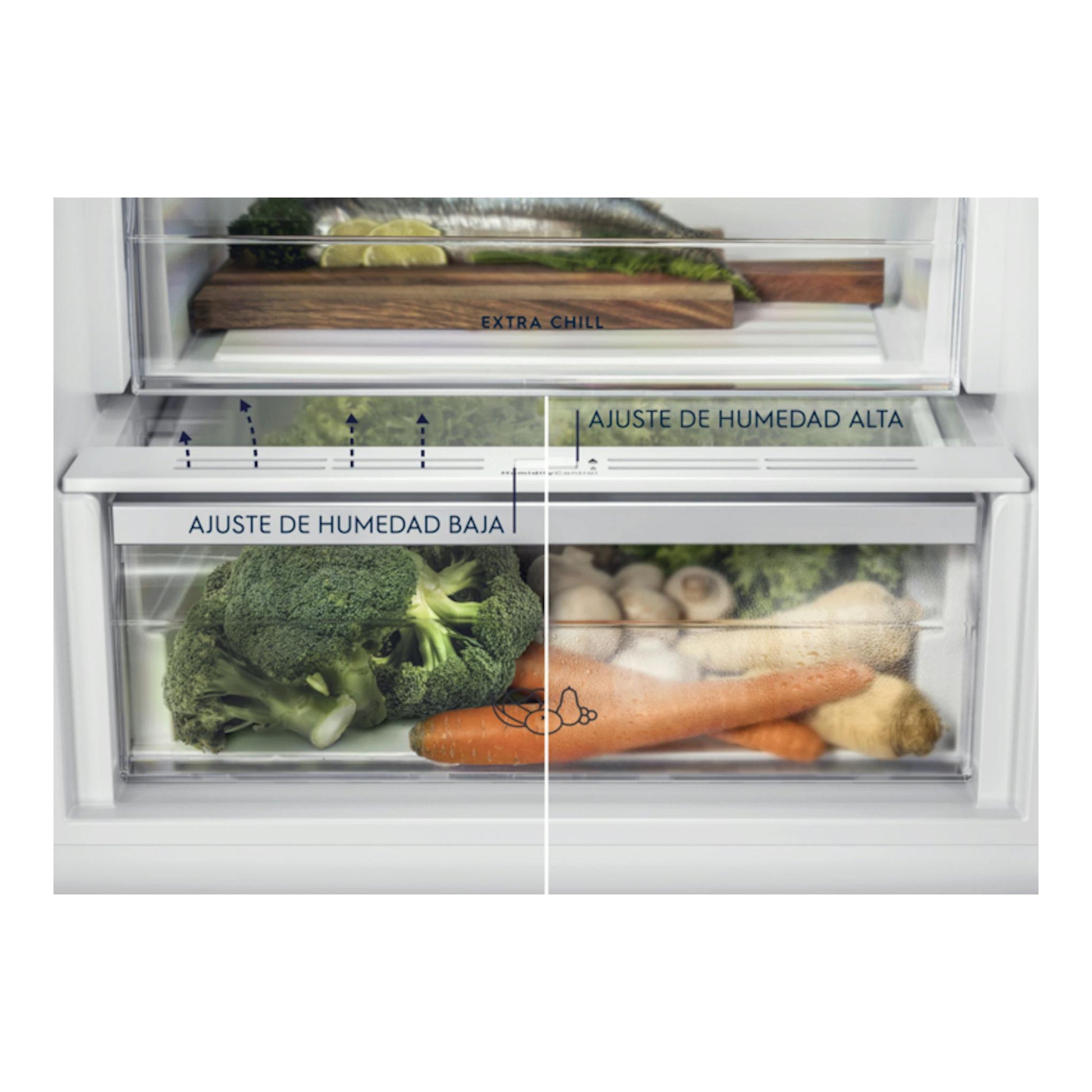 Vista frontal de cajones de un frigorífico combi Electrolux LNB6MD34U0, con verduras y control de humedad.