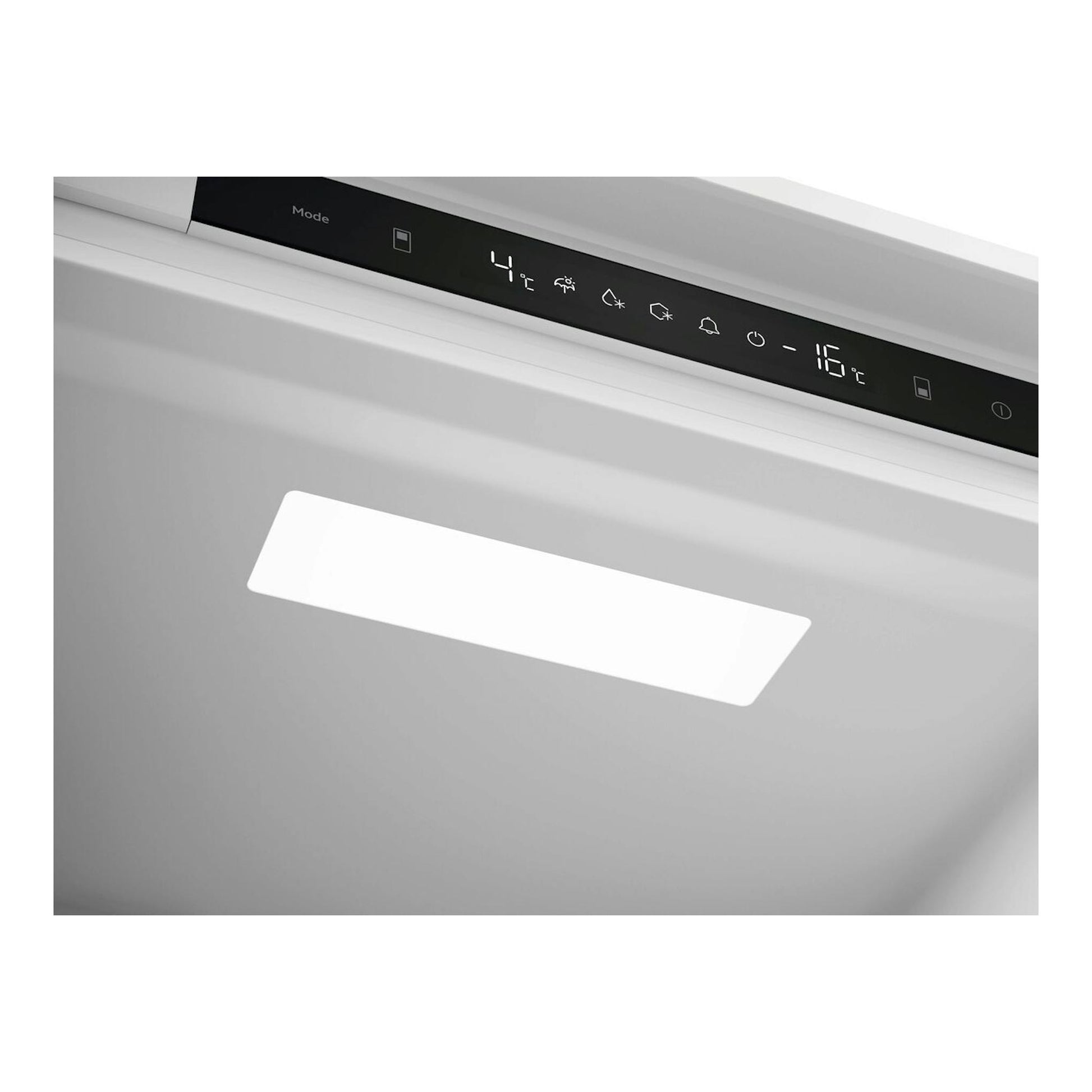 Frigorífico integrable Electrolux LNN3CE18S en blanco, vista en detalle del panel superior negro con display LED.