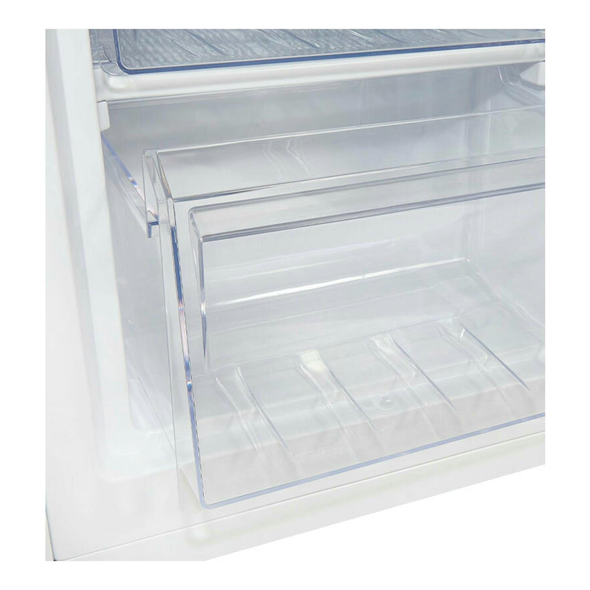 Frigorífico combi Exquisit KGC232-60-E-040E blanco, vista interior en primer plano de cajones transparentes.