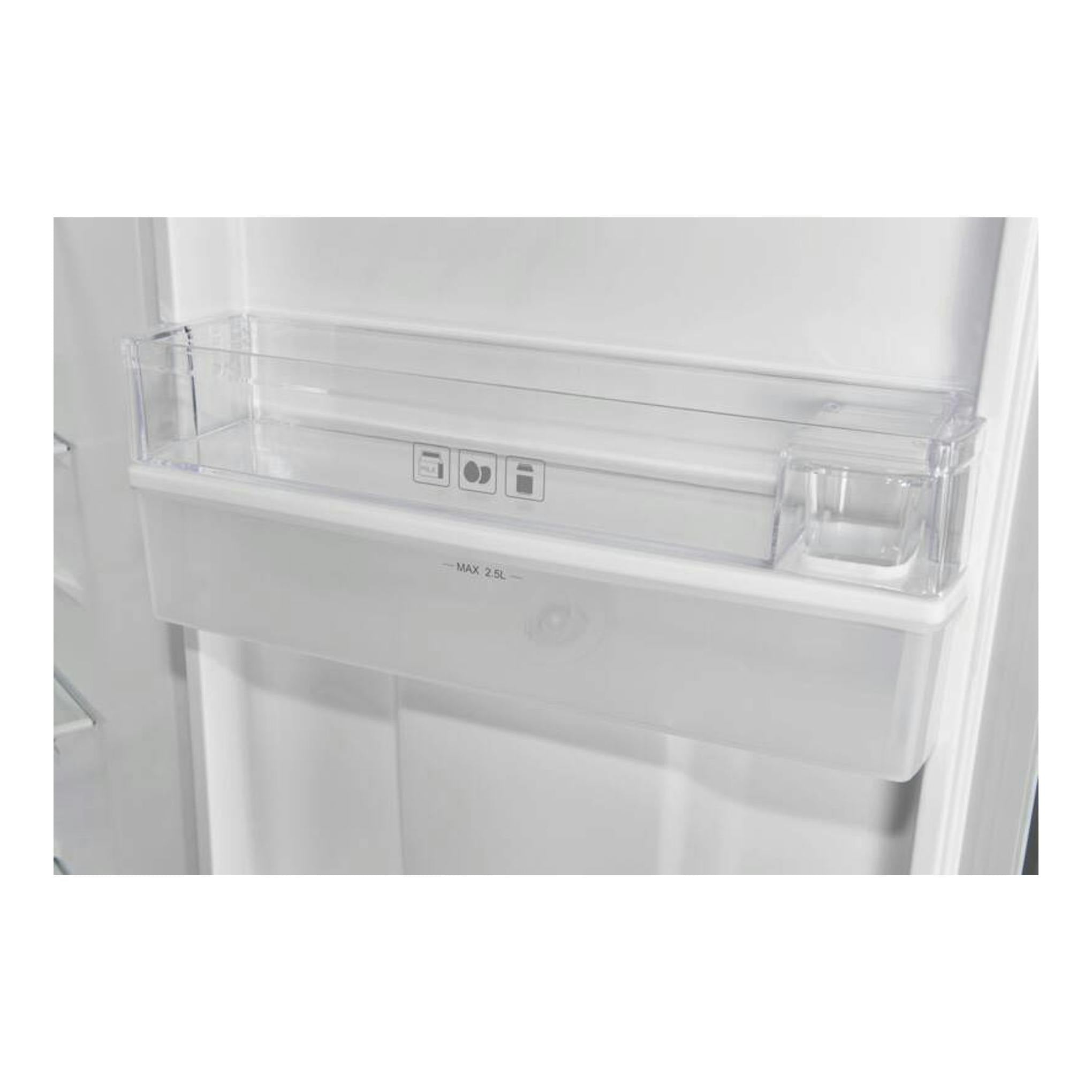Interior de puerta de frigorífico Exquisit KGC265-70-WS-040D, con balda transparente y compartimento blanco.