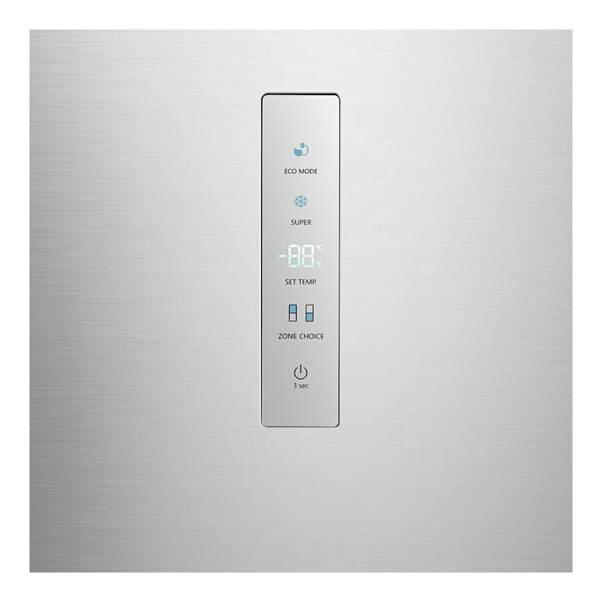 Frigorífico combi Hisense RB390N4CCD en inox, vista frontal de la puerta con panel digital táctil.