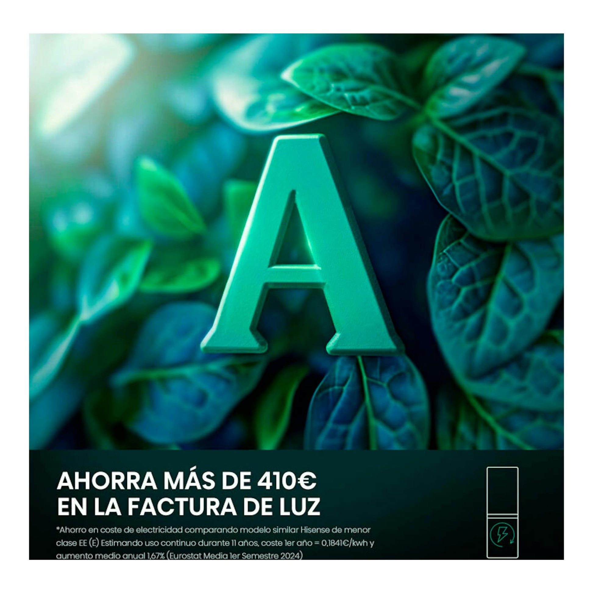 Anuncio de Hisense con una gran letra A sobre hojas y texto de ahorro energético; icono de frigorífico abajo.