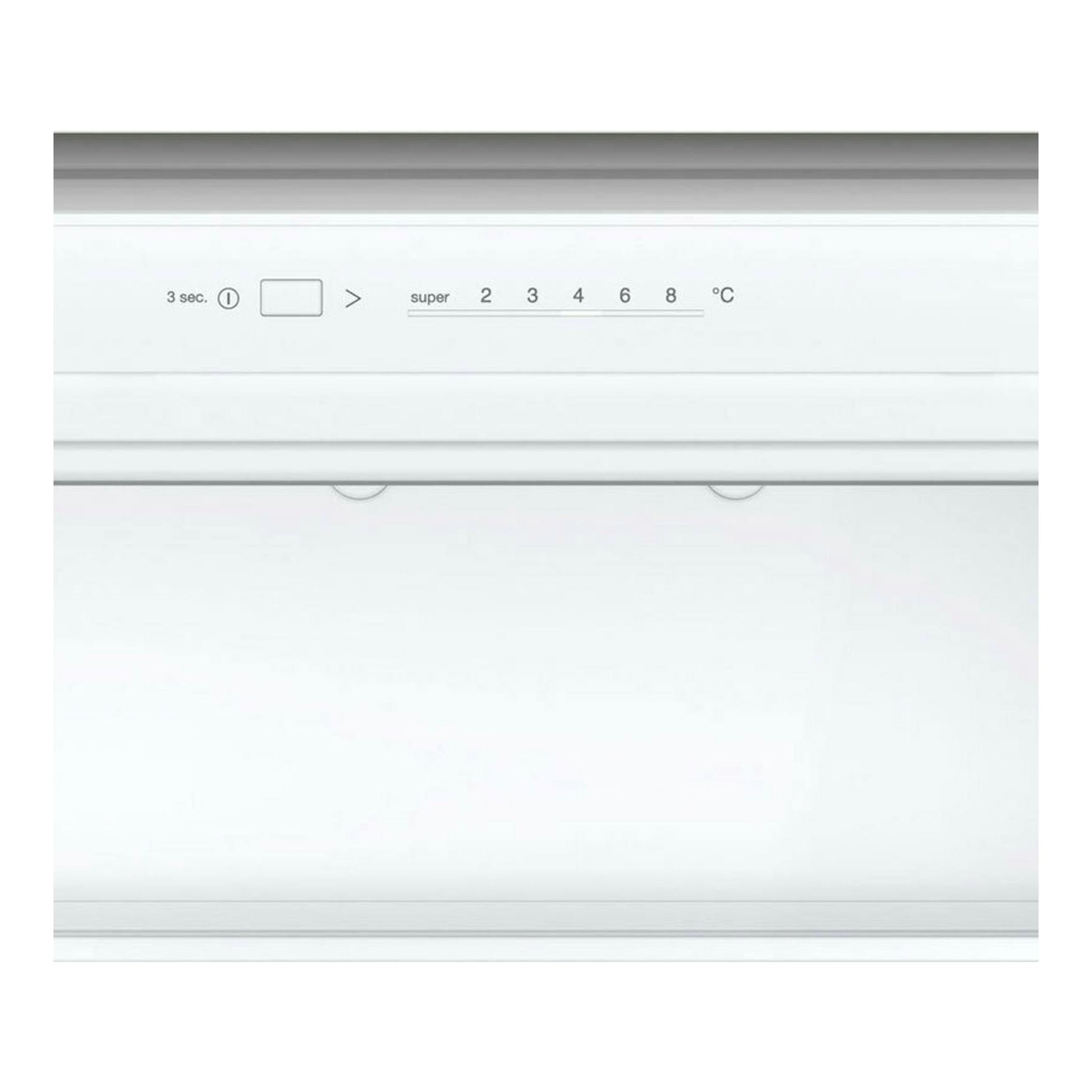 Vista frontal del panel blanco de frigorífico integrable Balay 3KIE711S con control de temperatura.